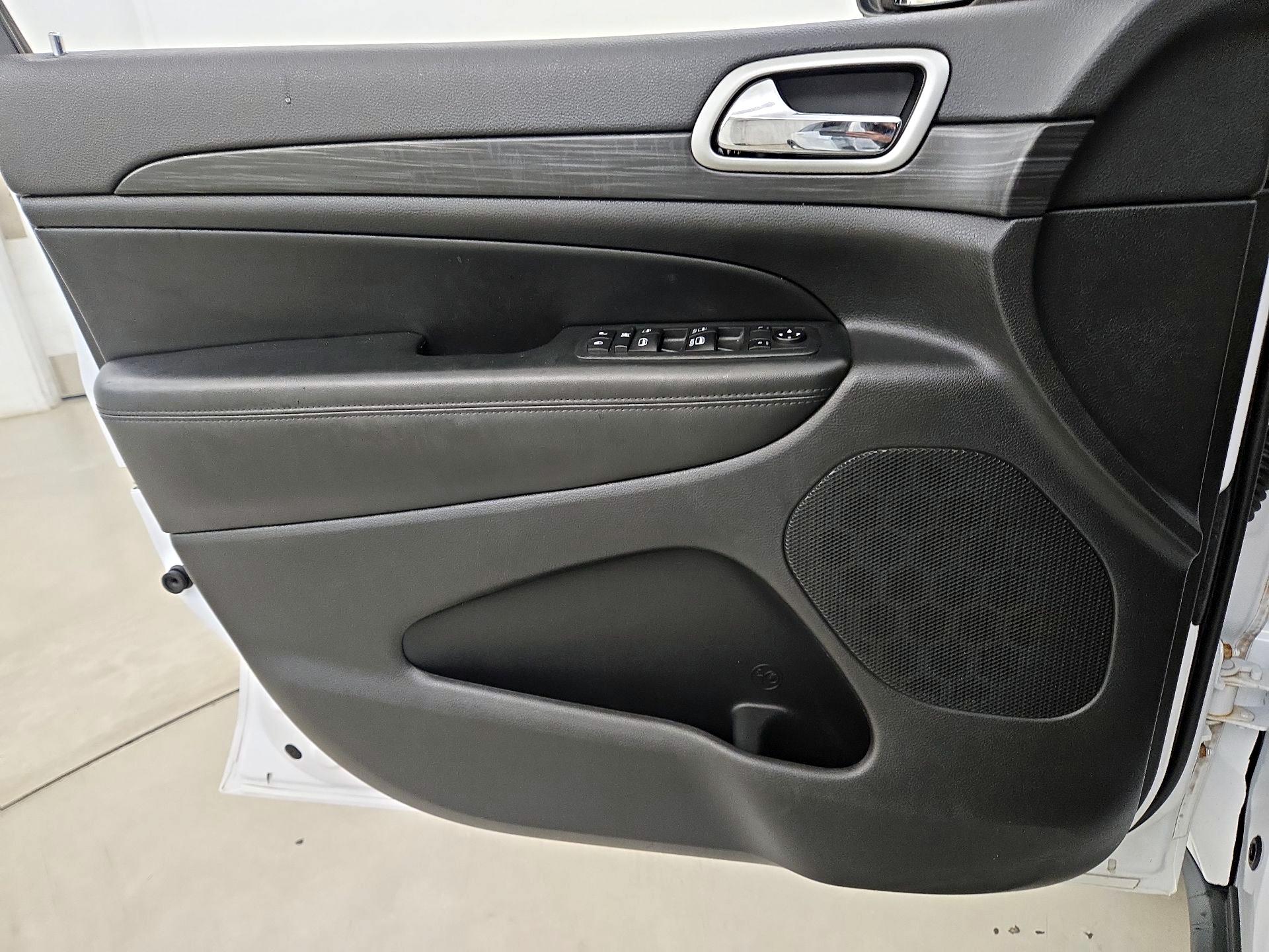 Thumbnail: 2020 Jeep Grand Cherokee - 12