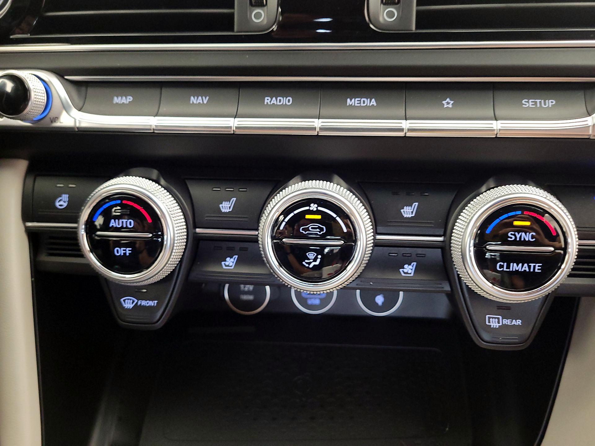 Thumbnail: 2023 Genesis G70 - 14