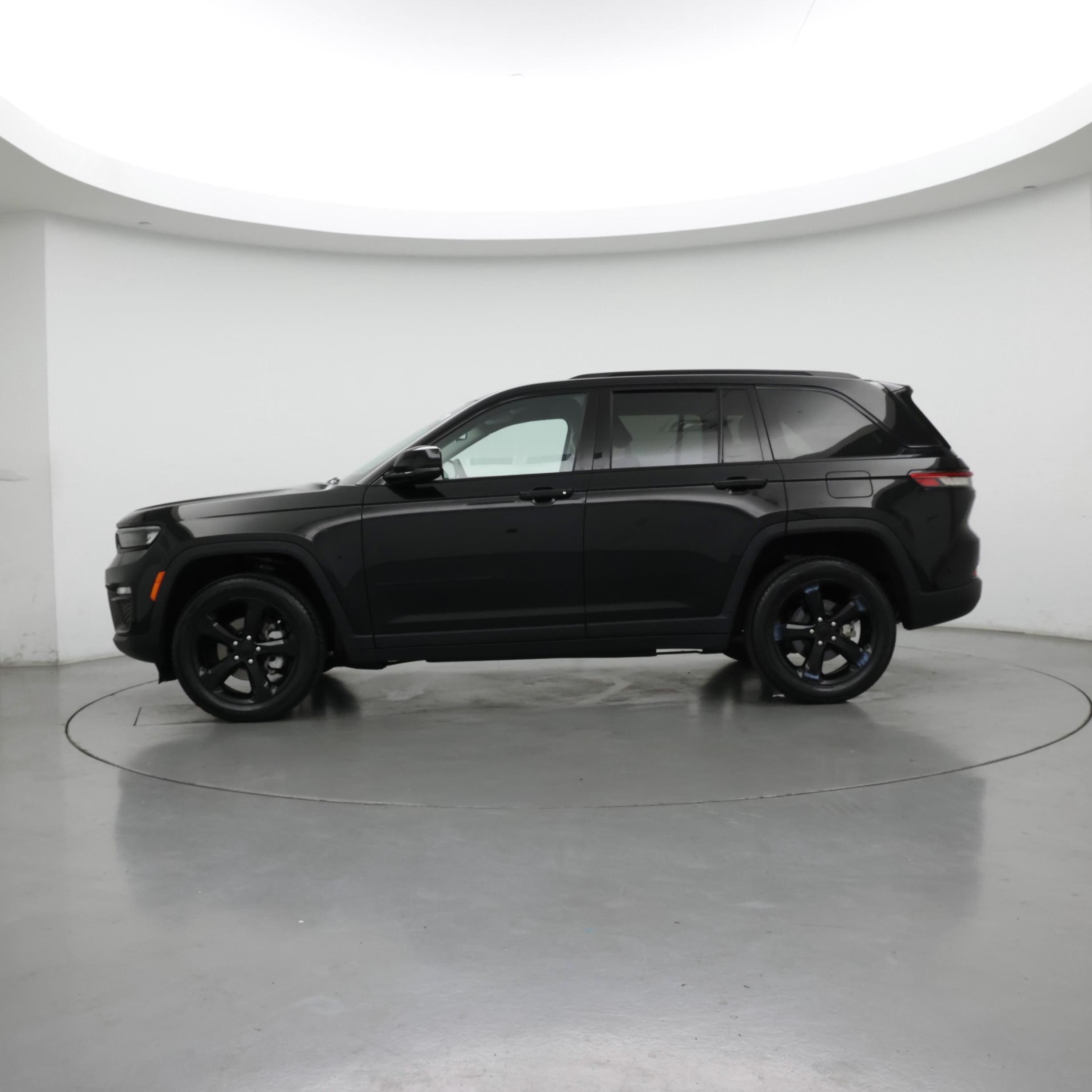 Thumbnail: 2023 Jeep Grand Cherokee - 3