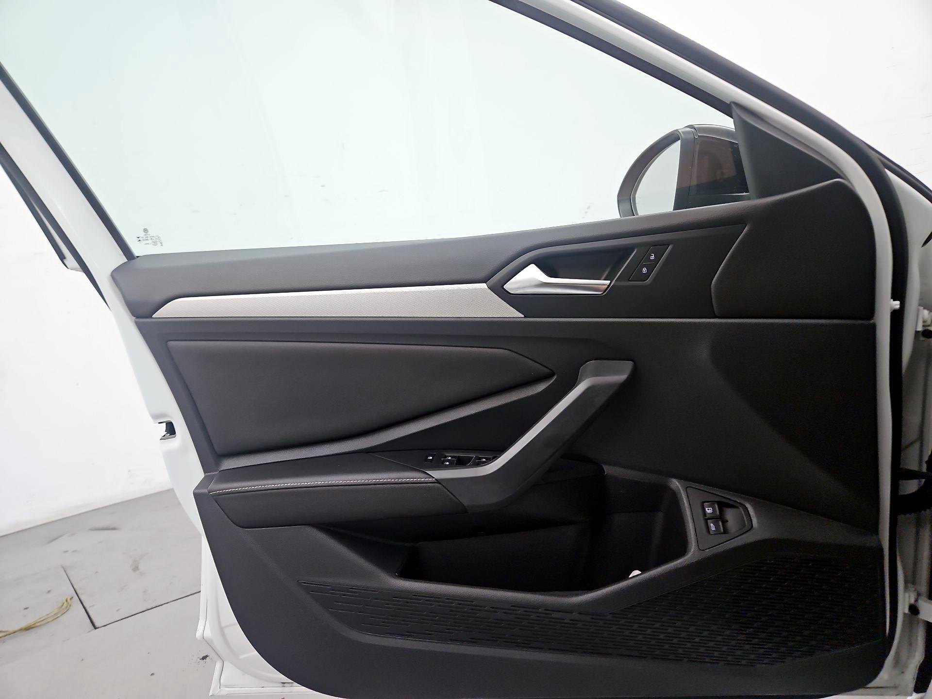Thumbnail: 2023 Volkswagen Jetta - 12