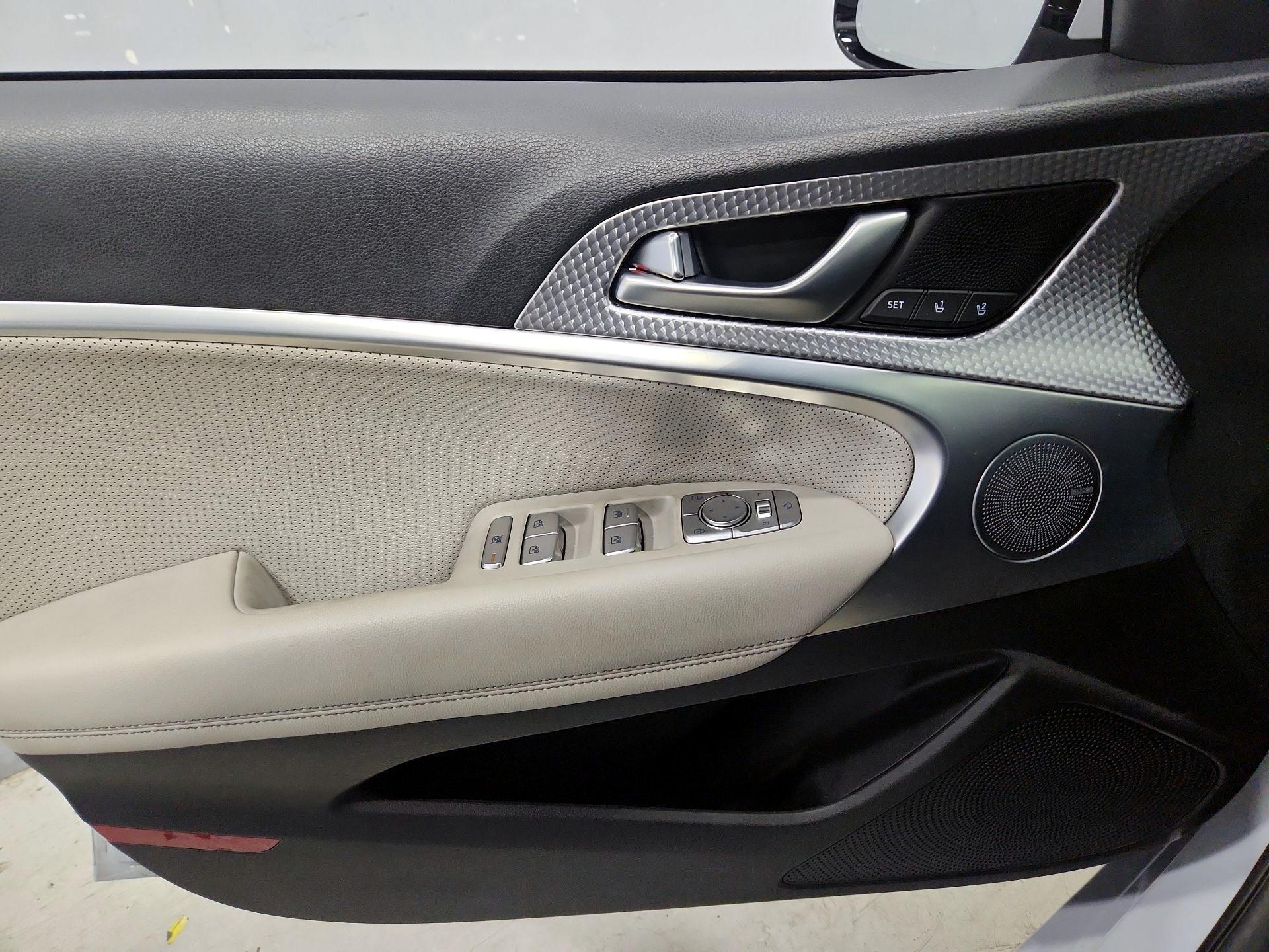 Thumbnail: 2023 Genesis G70 - 12
