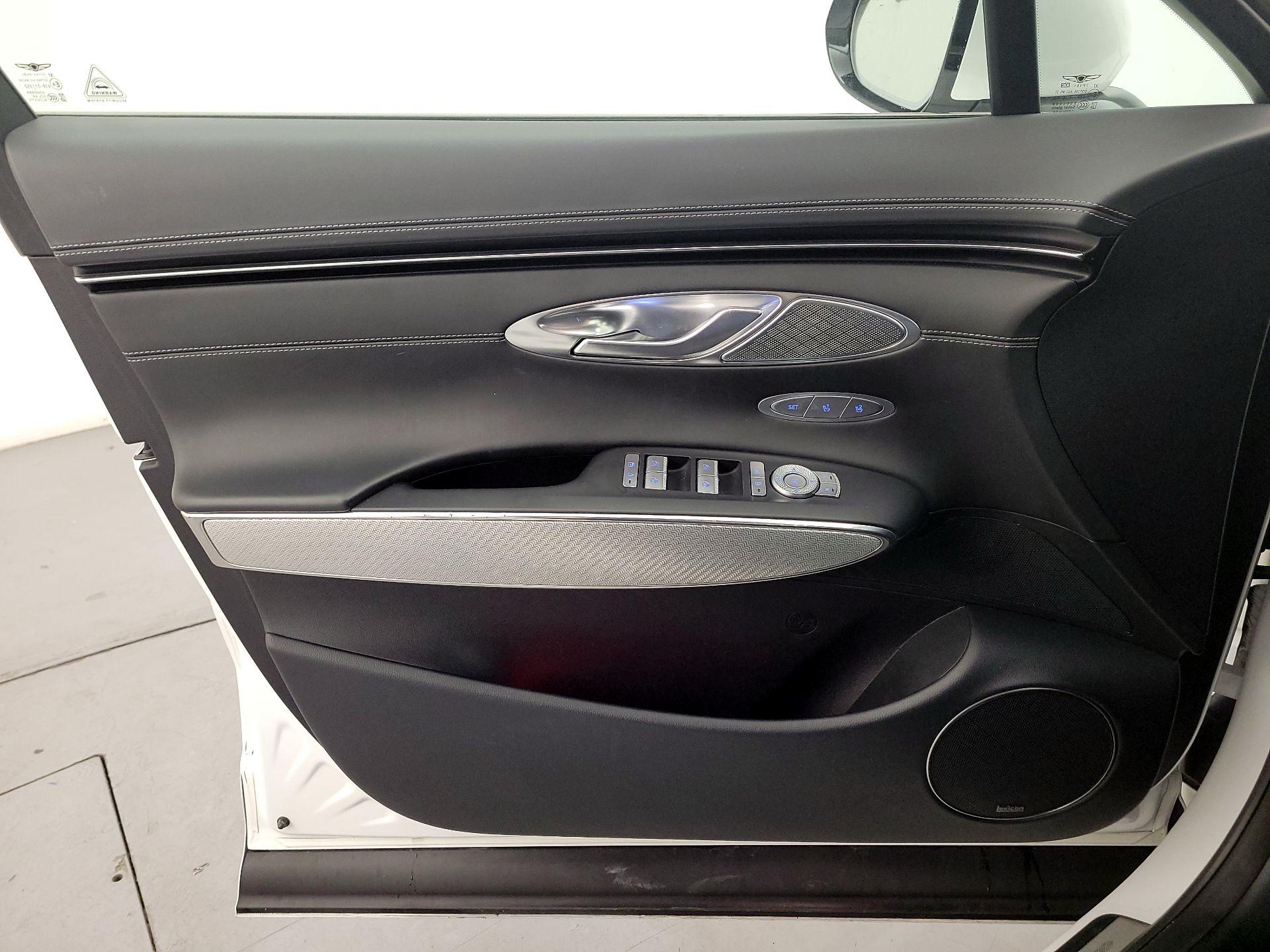 Thumbnail: 2022 Genesis GV70 - 12