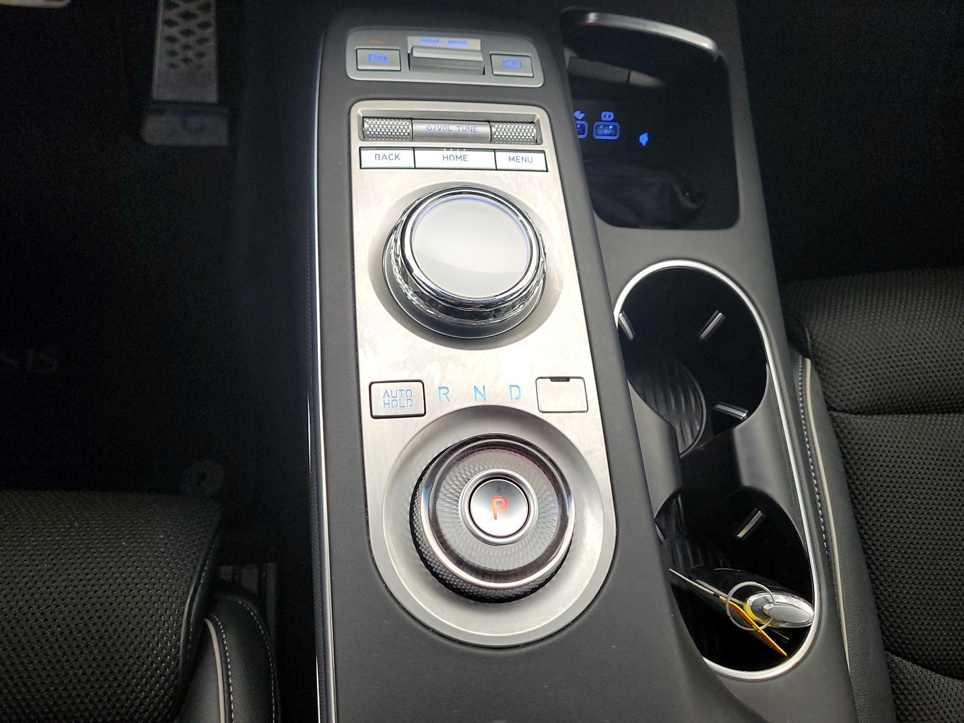 Thumbnail: 2022 Genesis GV70 - 17