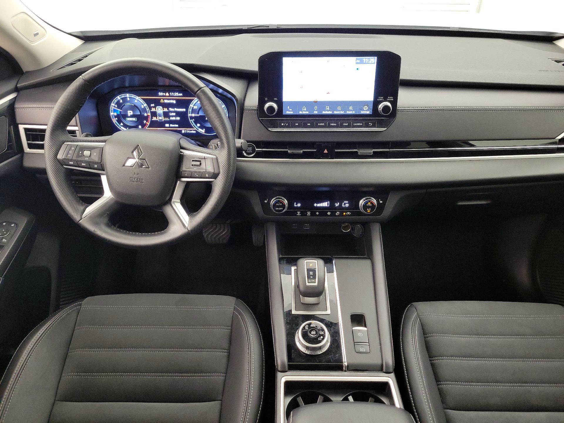 Thumbnail: 2023 Mitsubishi Outlander - 9