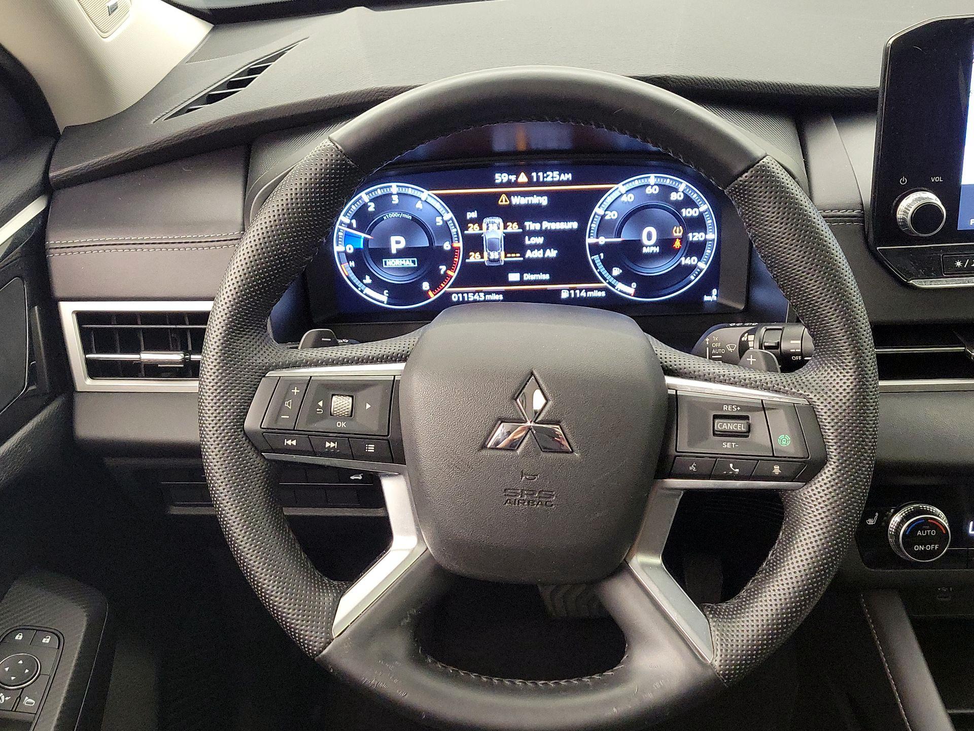 Thumbnail: 2023 Mitsubishi Outlander - 10