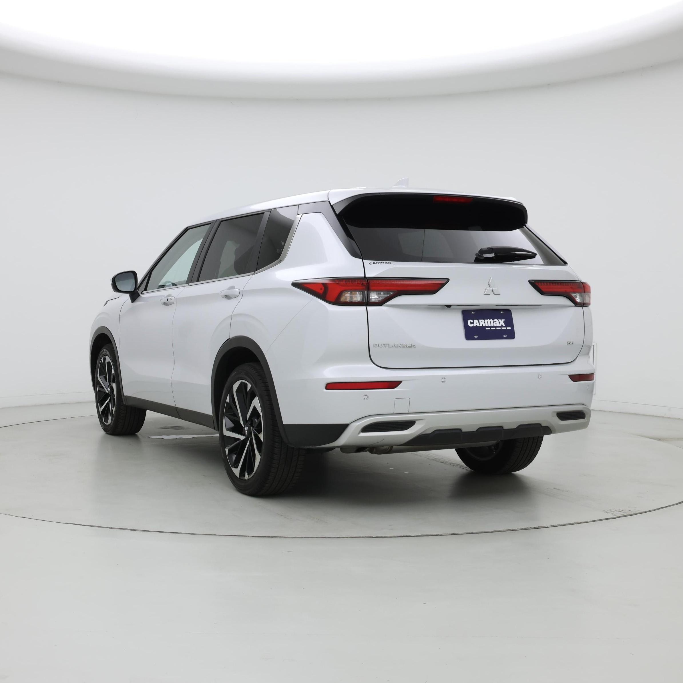 Thumbnail: 2023 Mitsubishi Outlander - 2