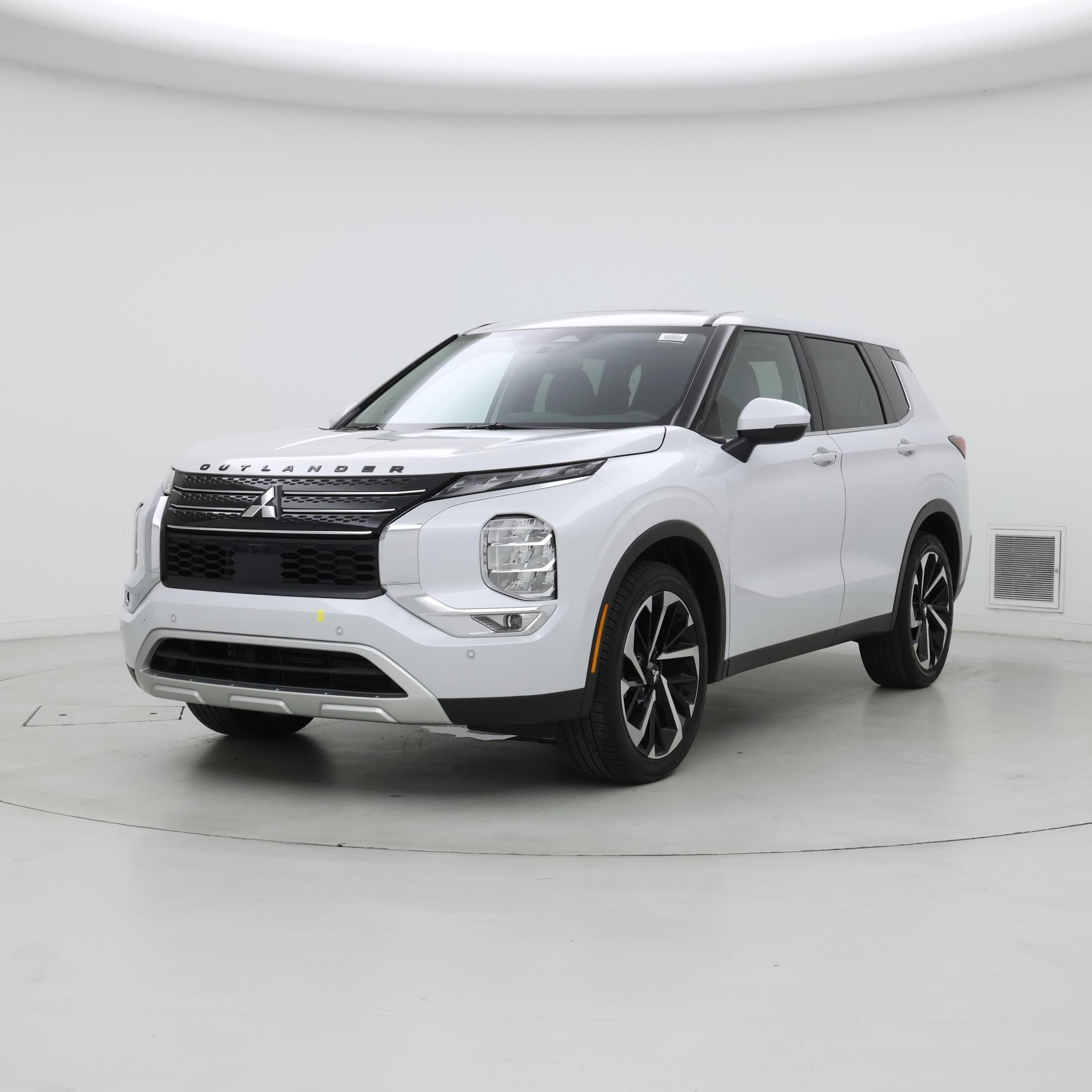Thumbnail: 2023 Mitsubishi Outlander - 4