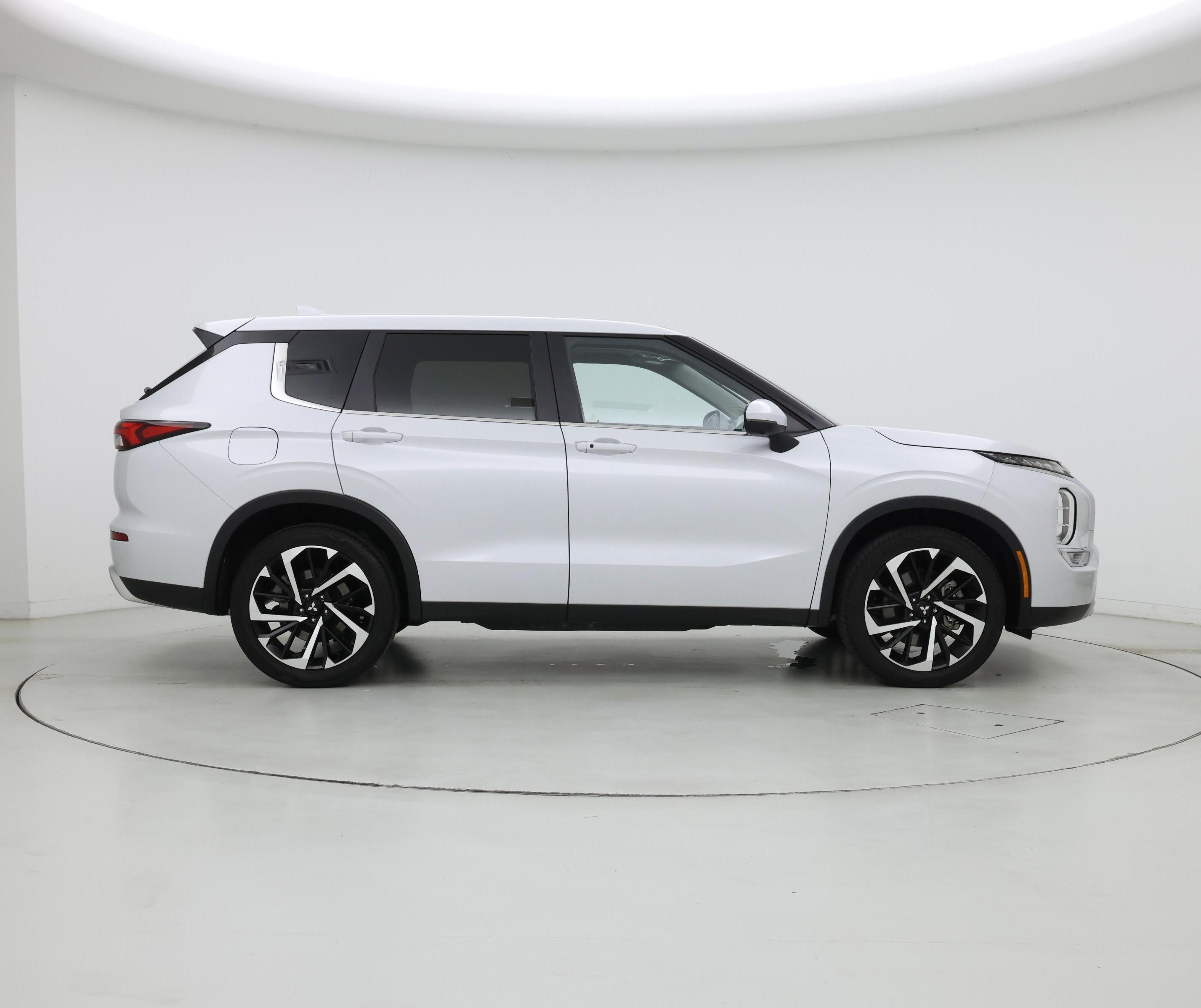Thumbnail: 2023 Mitsubishi Outlander - 7