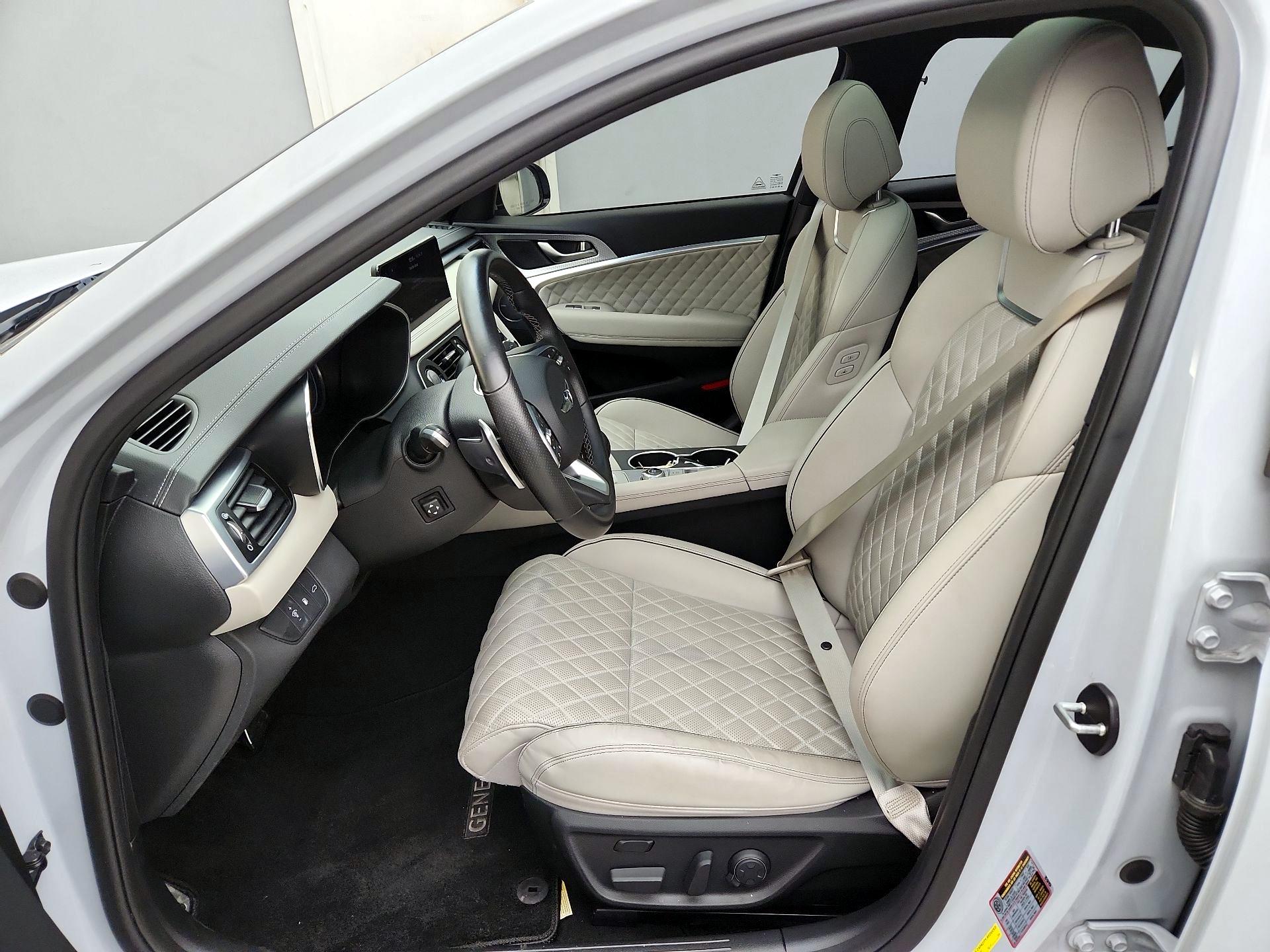 Thumbnail: 2022 Genesis G70 - 11