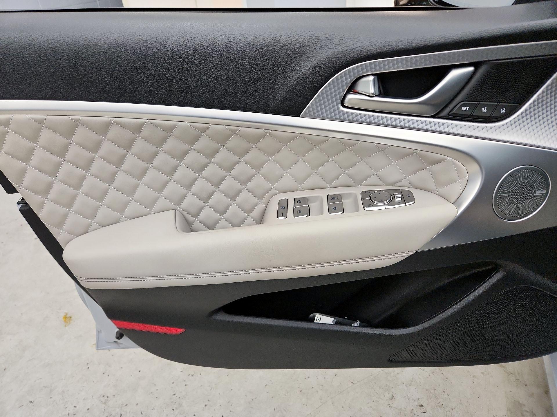 Thumbnail: 2022 Genesis G70 - 12