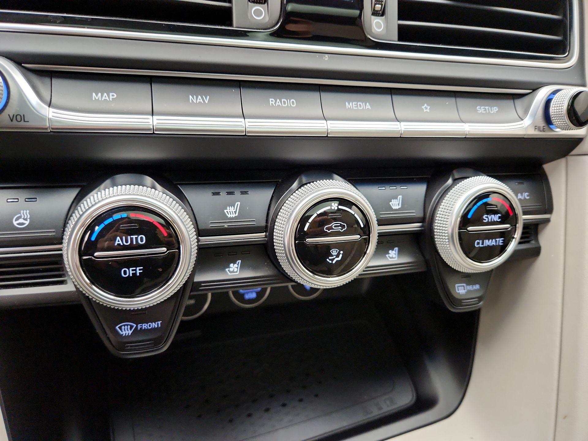 Thumbnail: 2022 Genesis G70 - 17