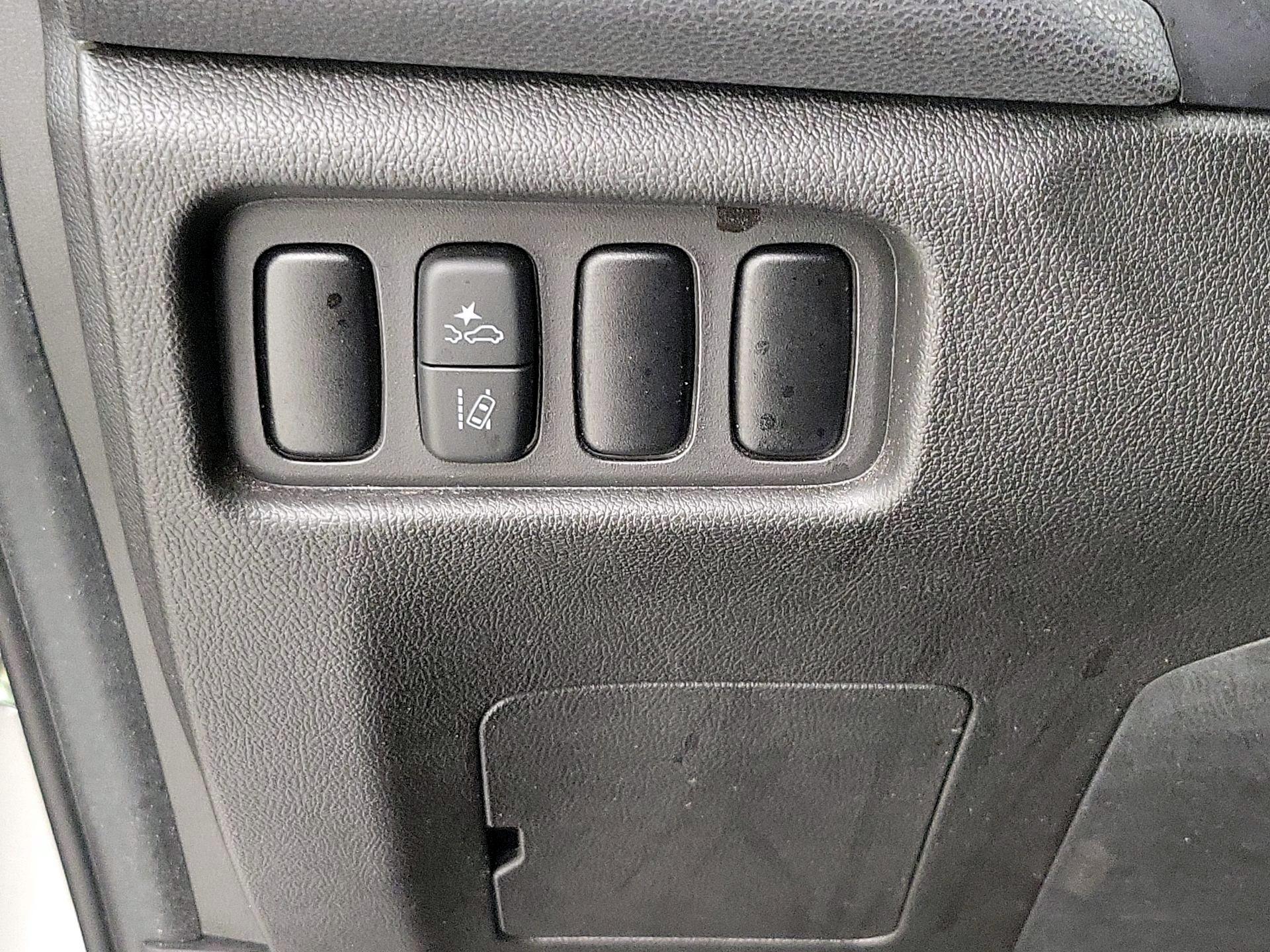 Thumbnail: 2022 Mitsubishi Outlander Sport - 13