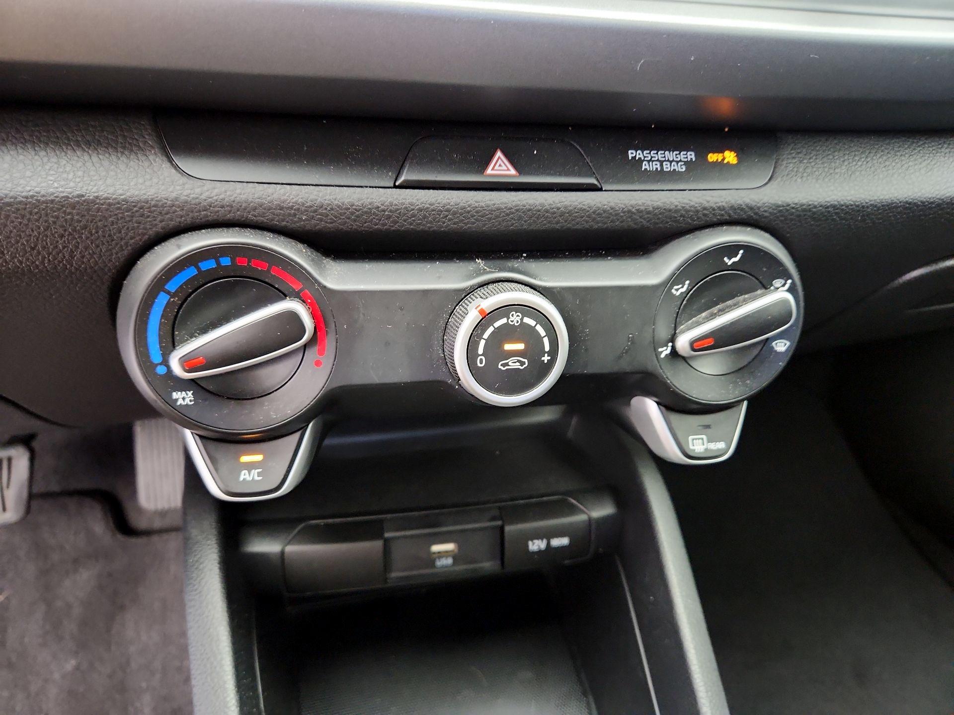 Thumbnail: 2023 Kia Rio - 16