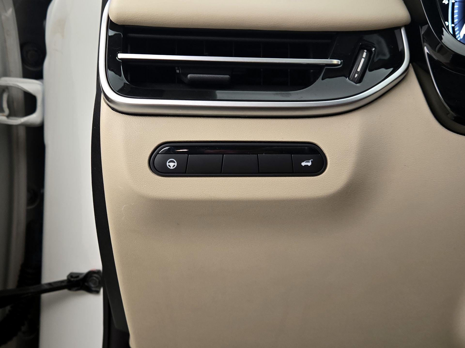 Thumbnail: 2023 INFINITI QX60 - 13