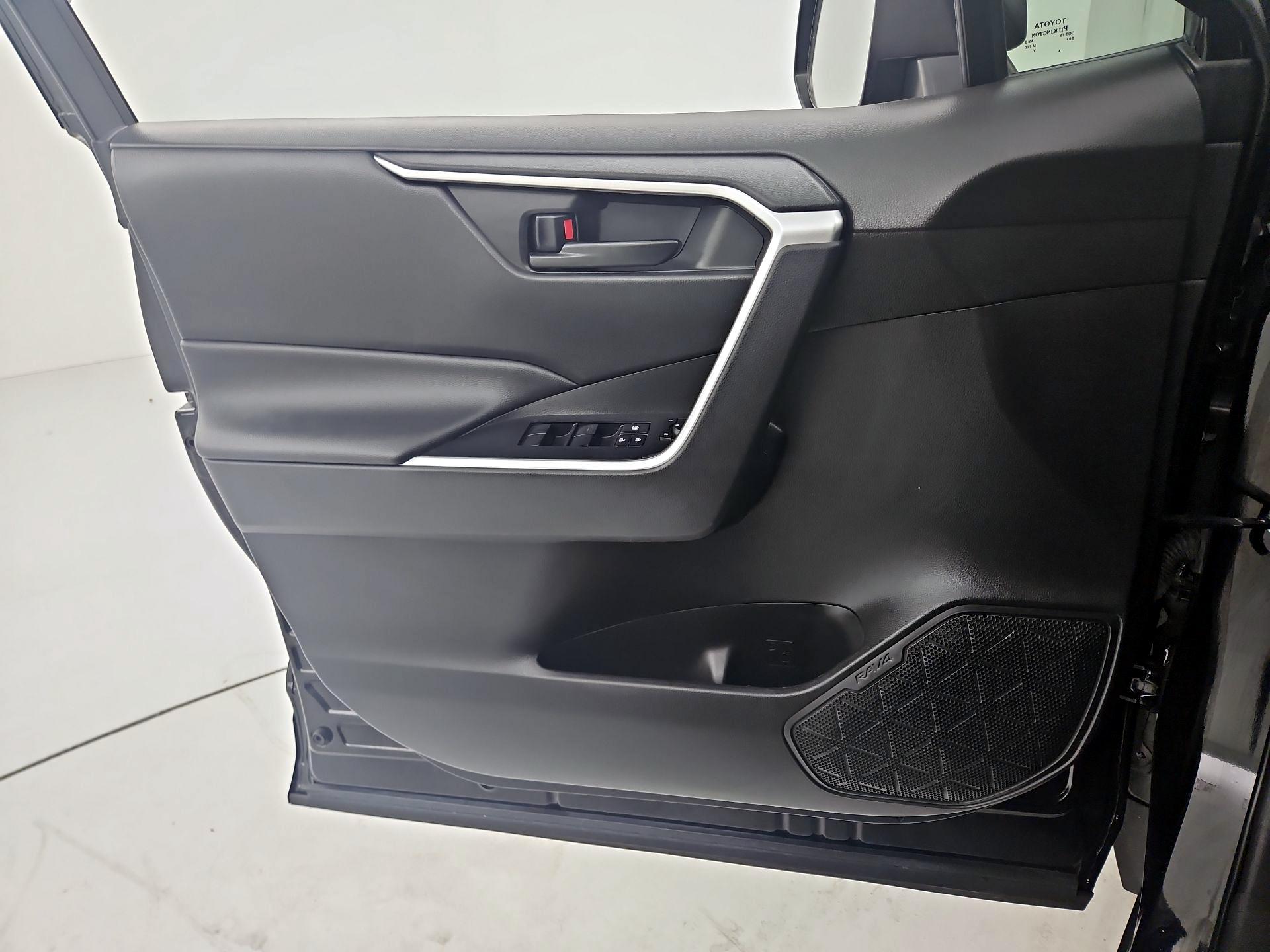 Thumbnail: 2023 Toyota RAV4 - 12