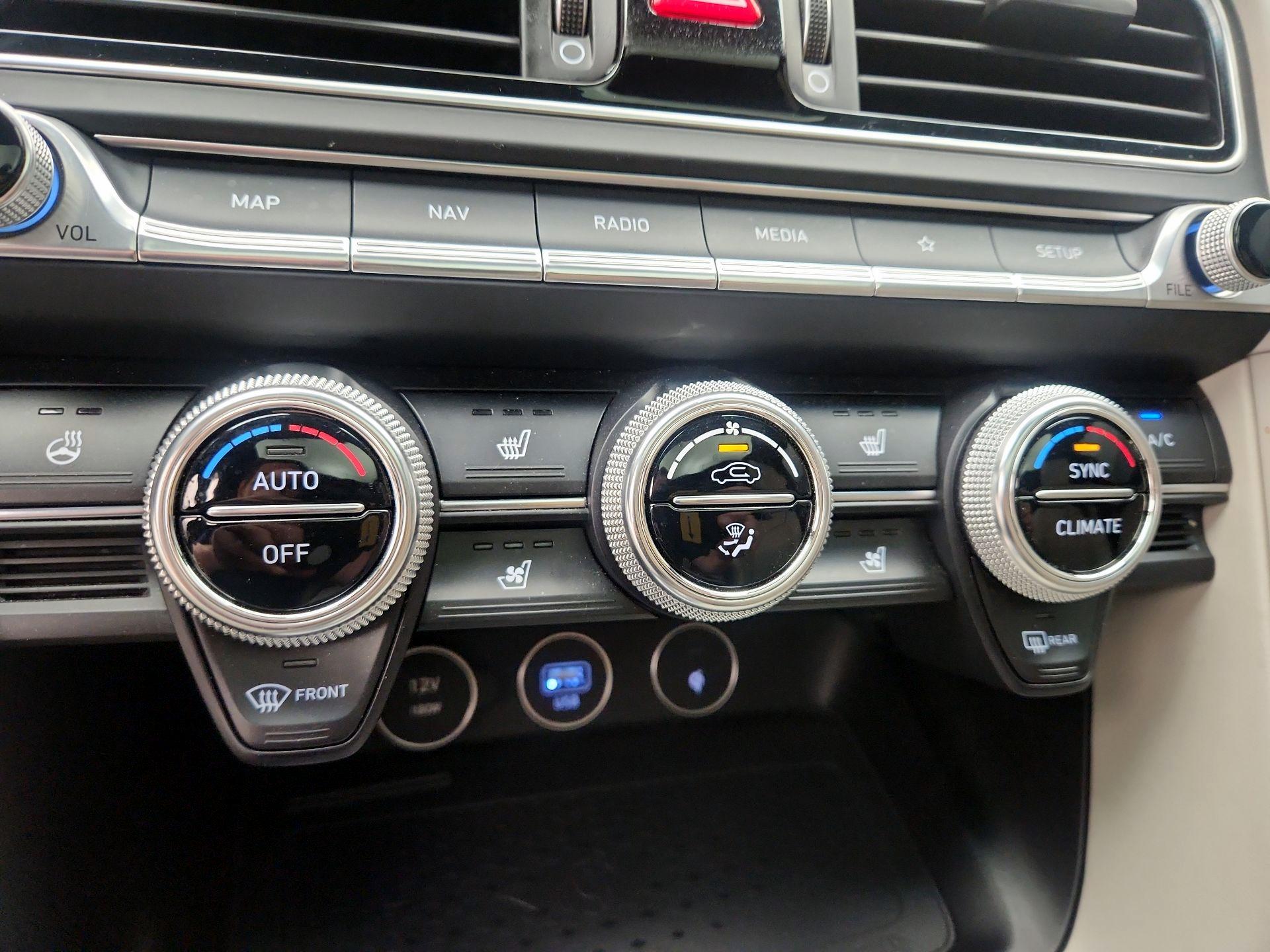 Thumbnail: 2023 Genesis G70 - 17