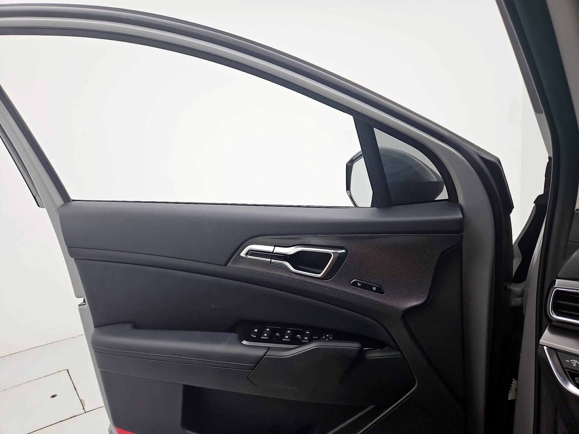 Thumbnail: 2023 Kia Sportage - 12