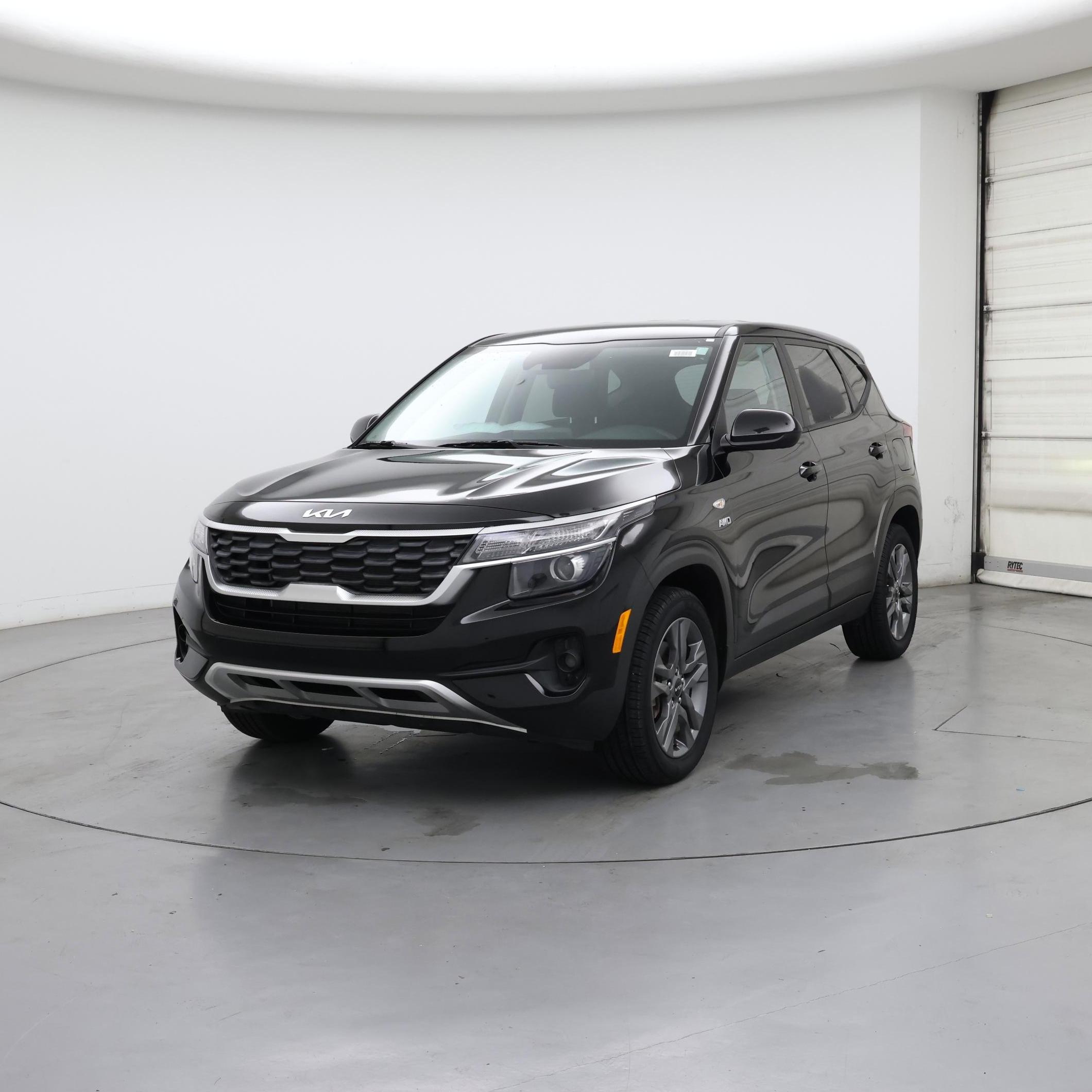 Thumbnail: 2023 Kia Seltos - 4
