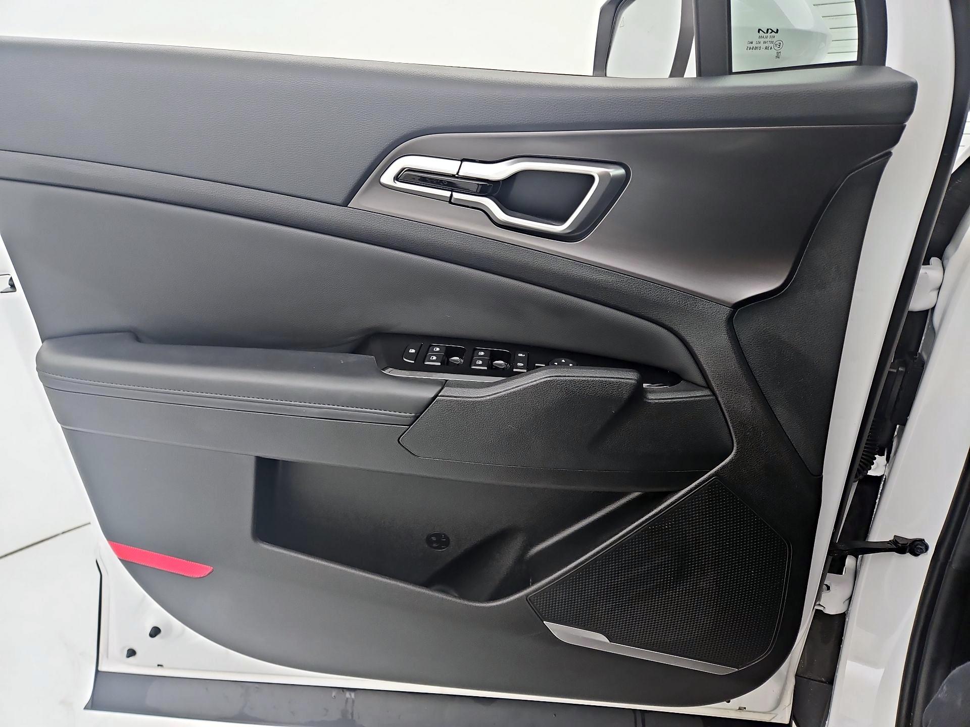 Thumbnail: 2023 Kia Sportage - 12