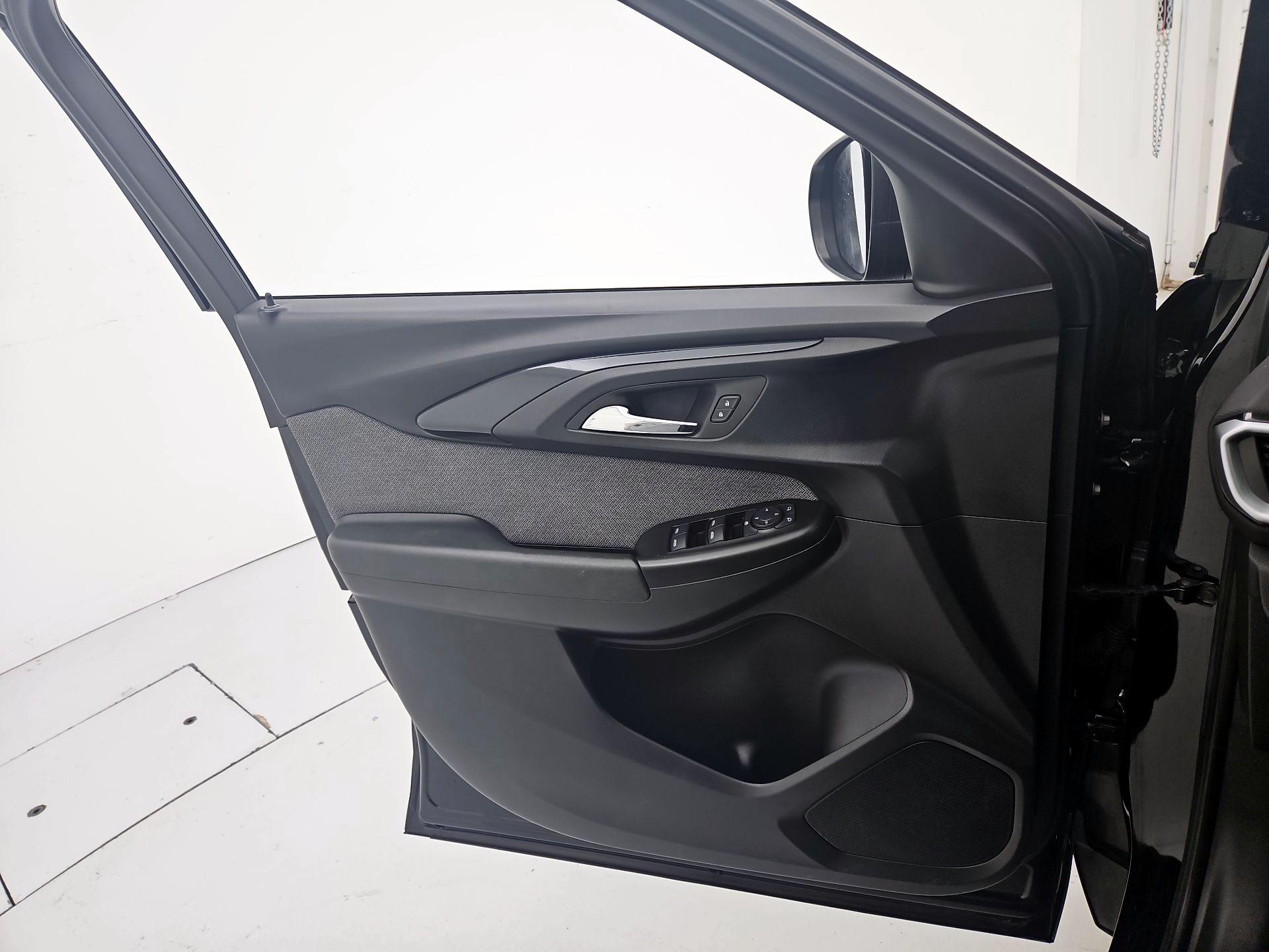 Thumbnail: 2023 Chevrolet TrailBlazer - 12