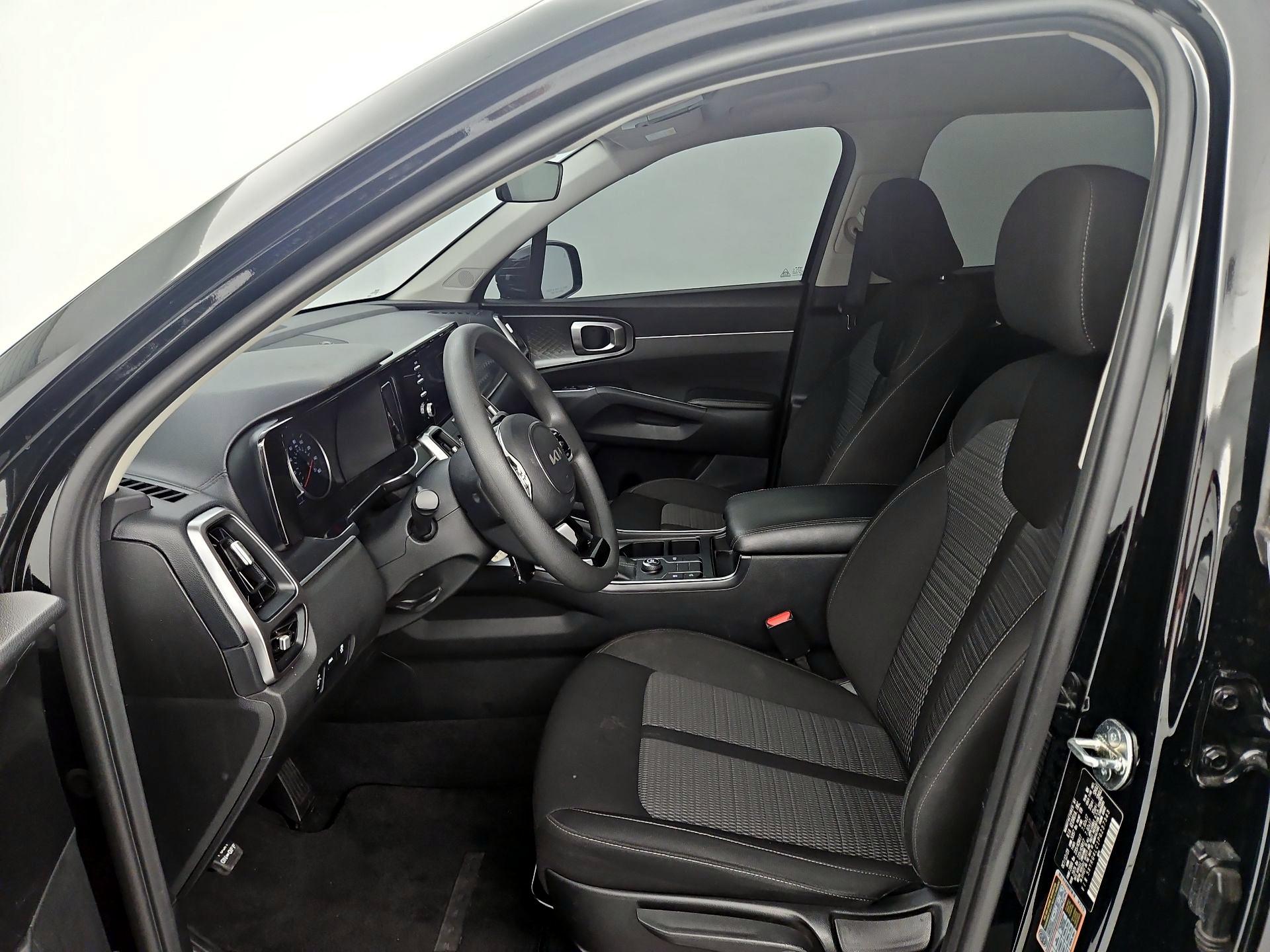 Thumbnail: 2023 Kia Sorento - 11