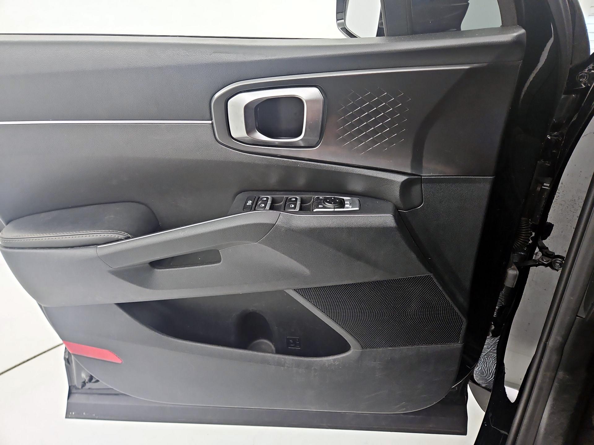 Thumbnail: 2023 Kia Sorento - 12