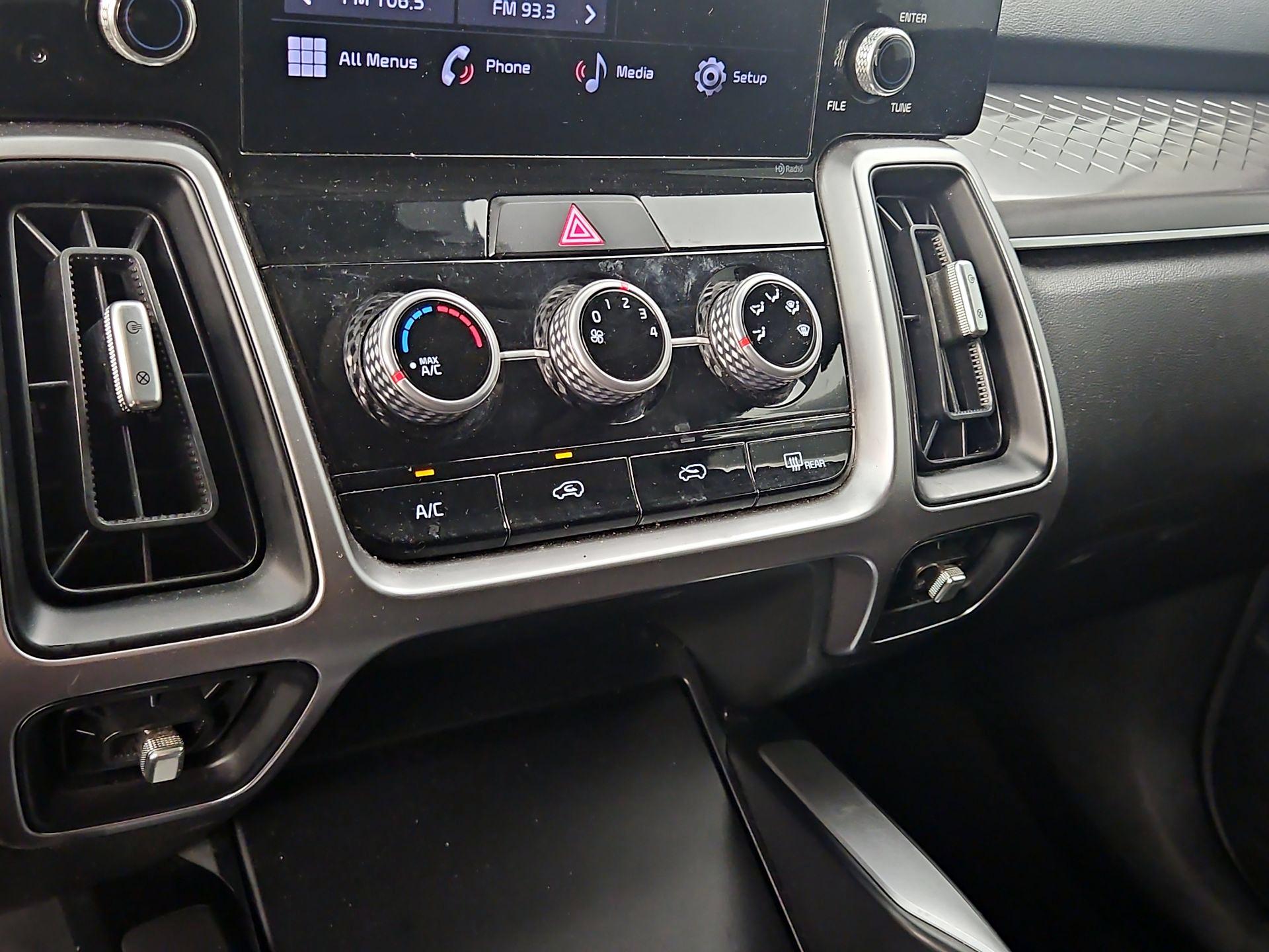 Thumbnail: 2023 Kia Sorento - 16