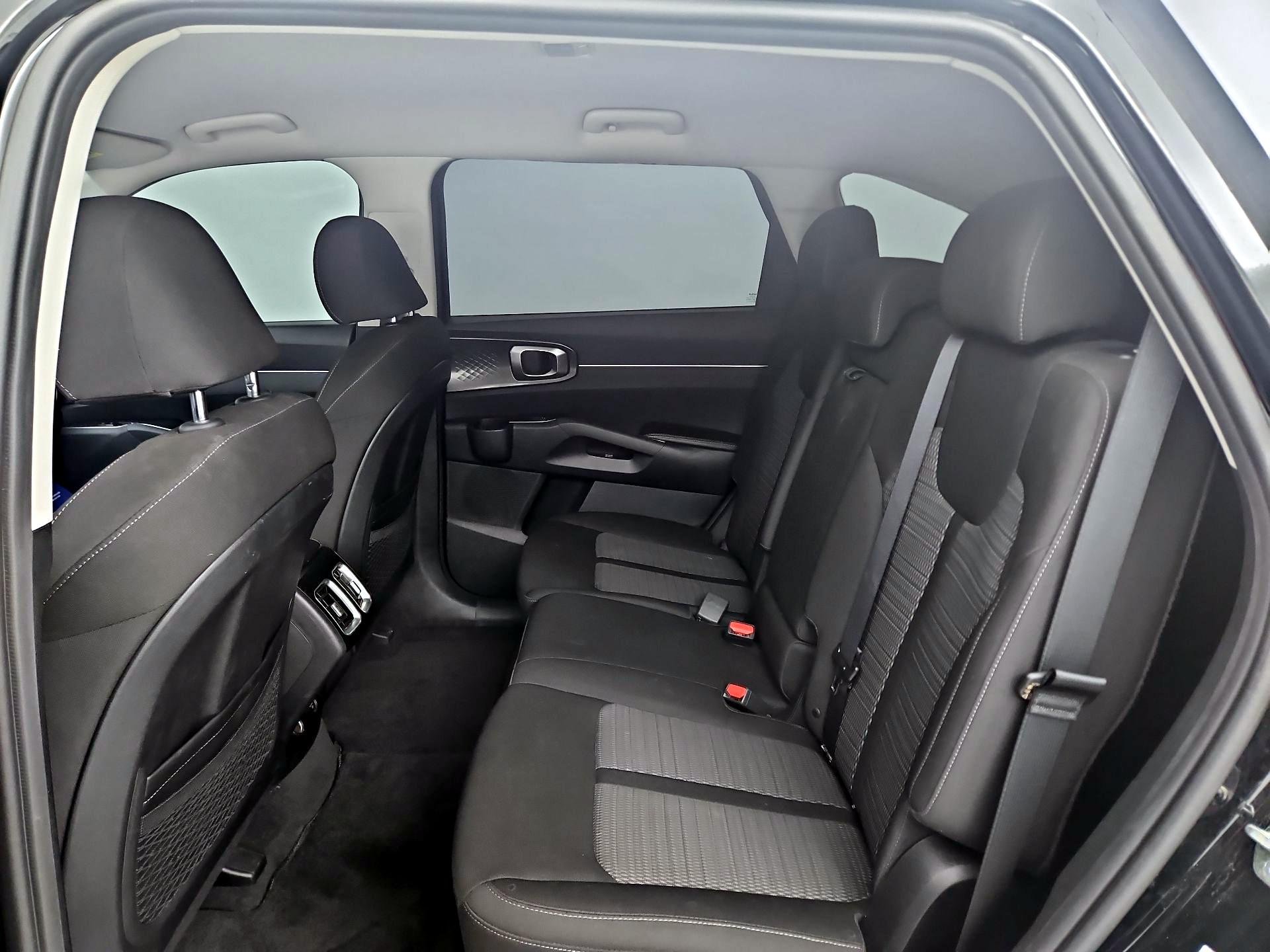 Thumbnail: 2023 Kia Sorento - 19