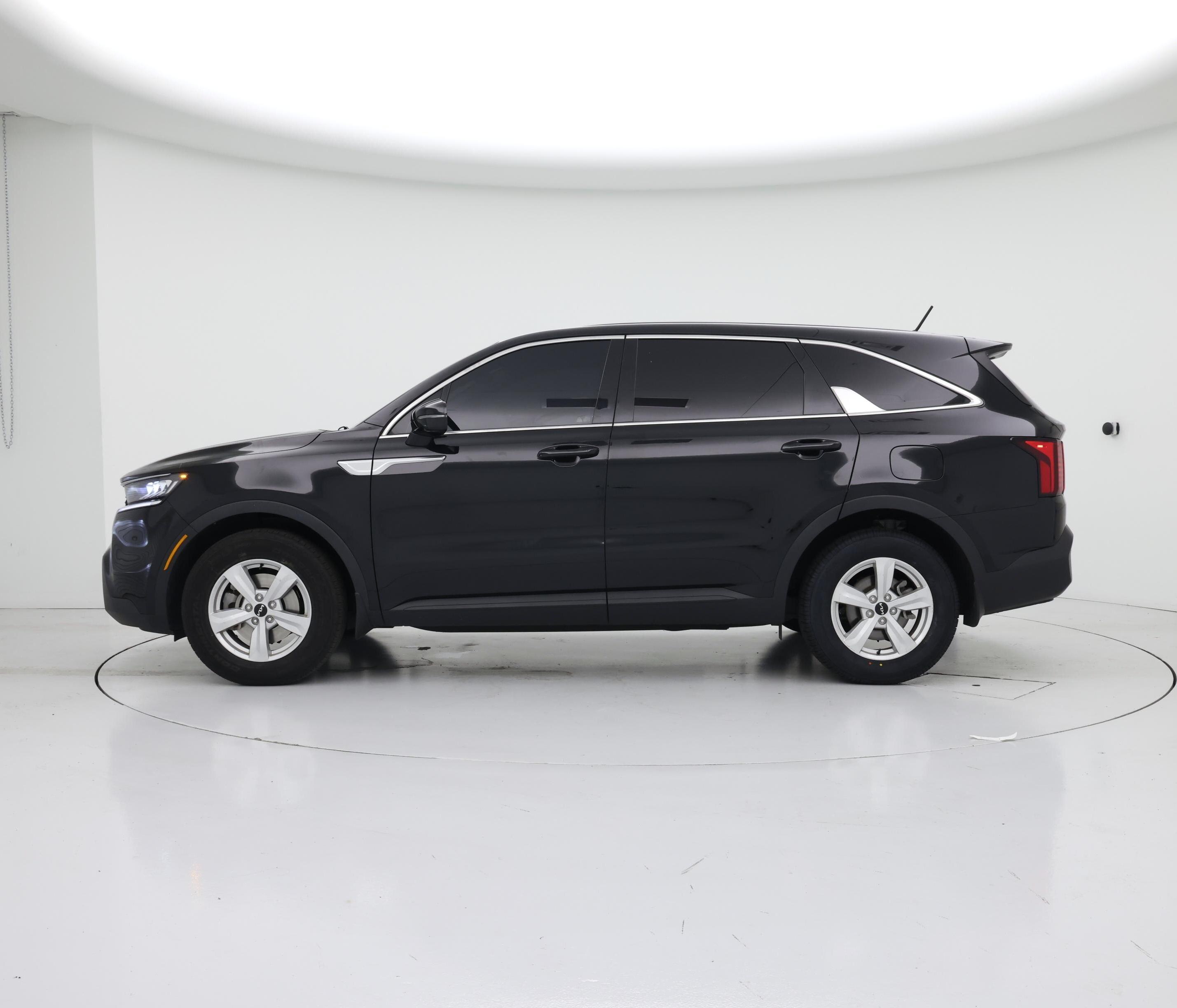 Thumbnail: 2023 Kia Sorento - 3