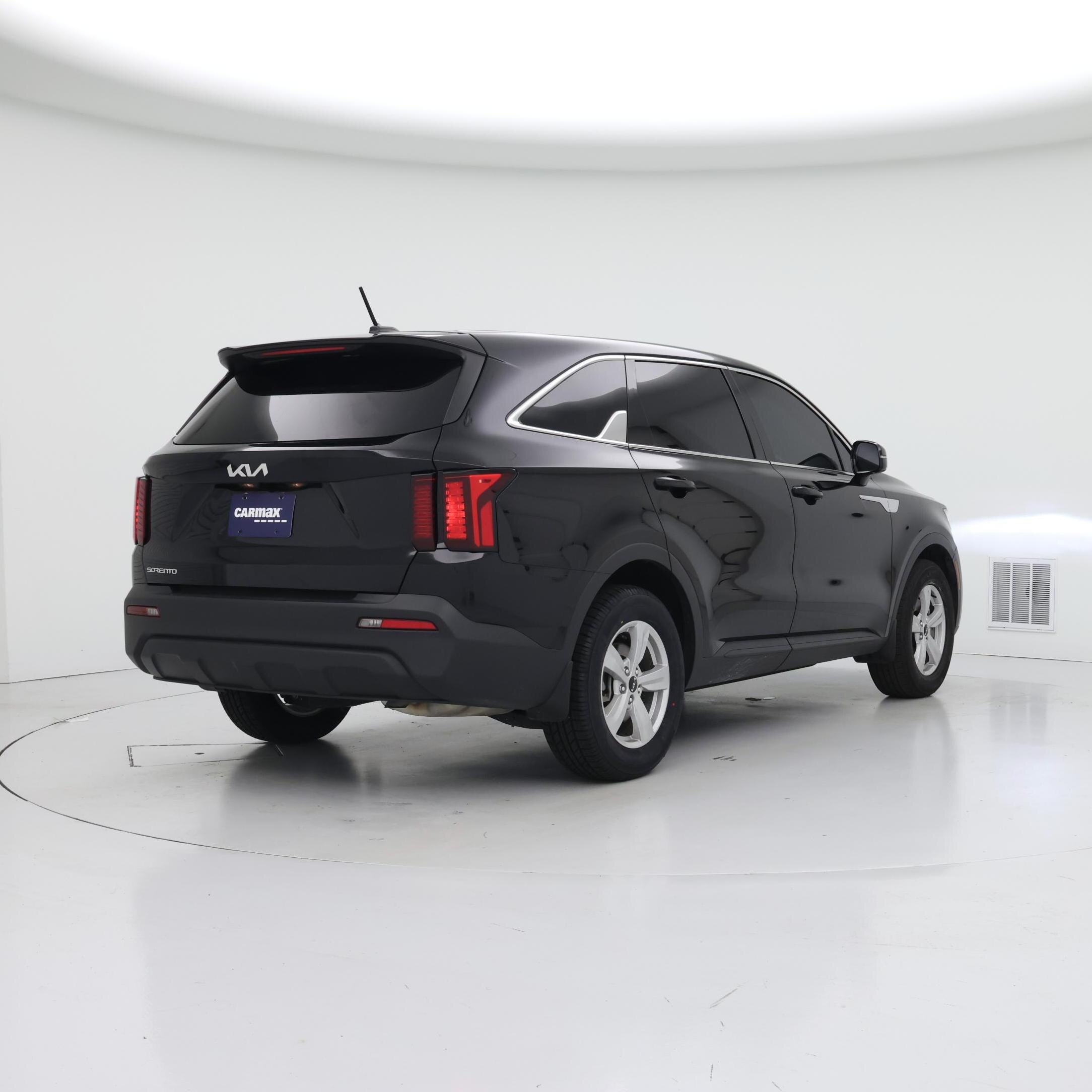 Thumbnail: 2023 Kia Sorento - 8