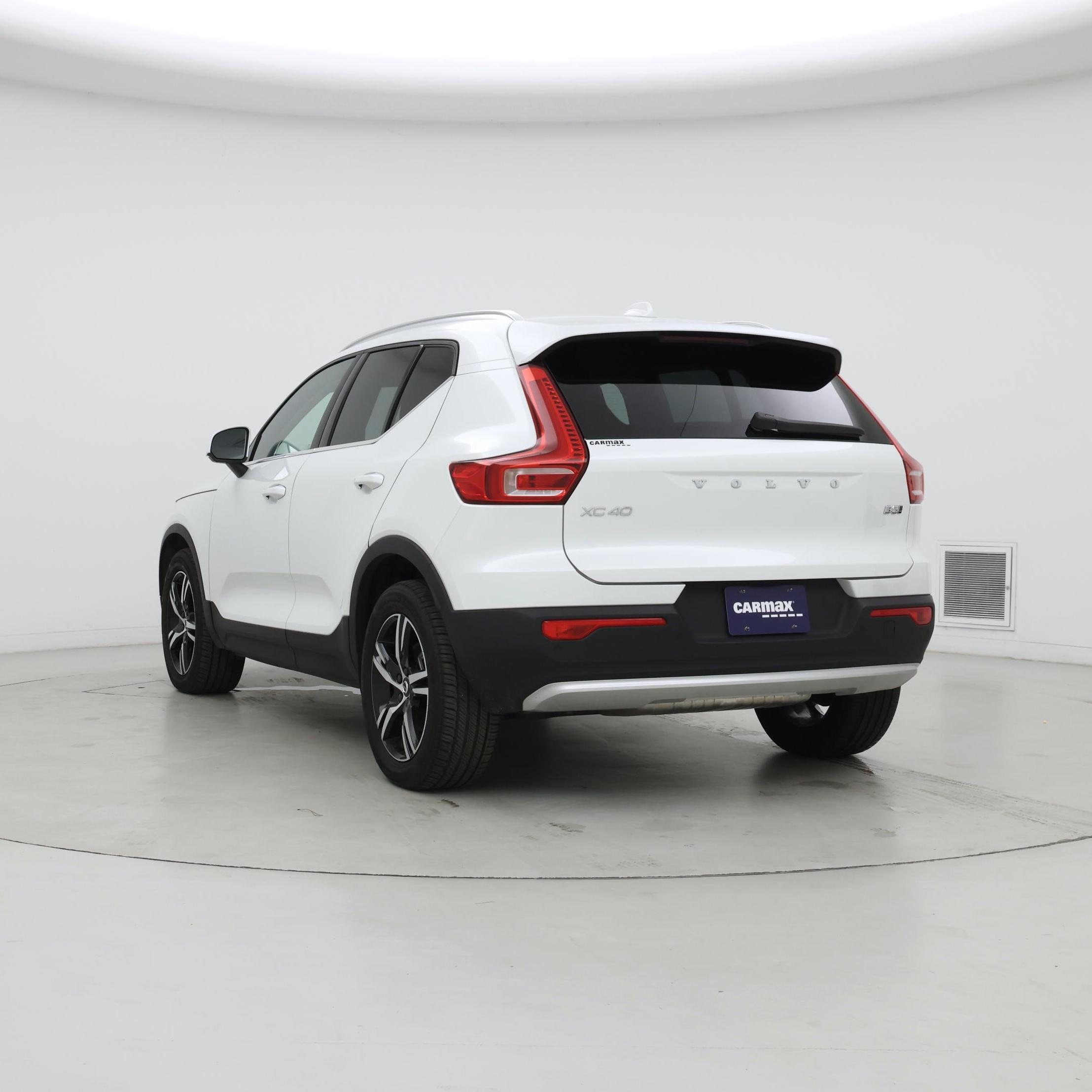 Thumbnail: 2023 Volvo XC40 - 2