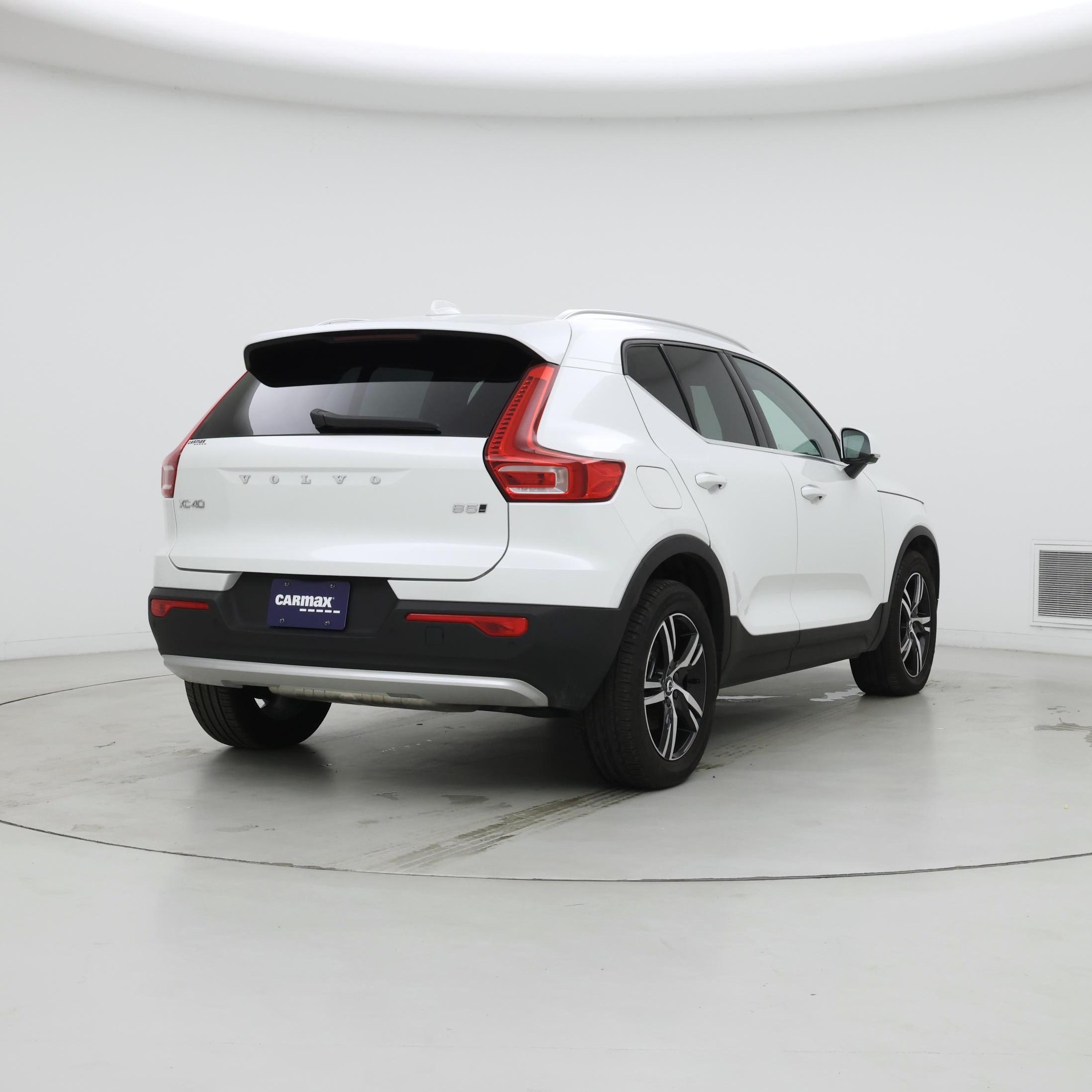 Thumbnail: 2023 Volvo XC40 - 8