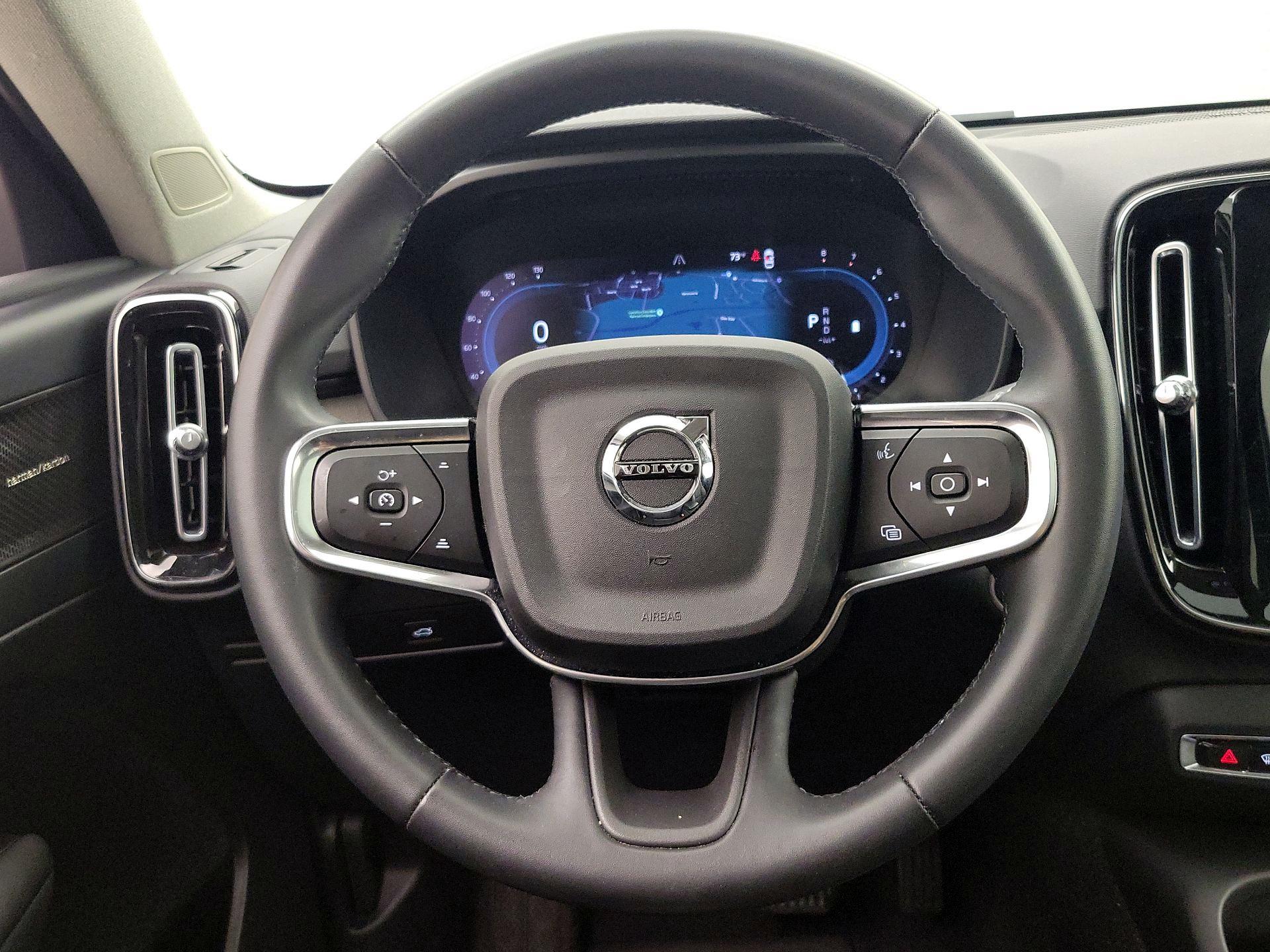 Thumbnail: 2023 Volvo XC40 - 10