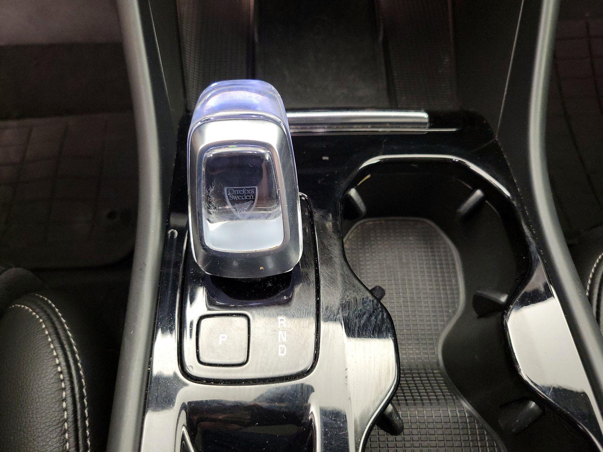 Thumbnail: 2023 Volvo XC40 - 18