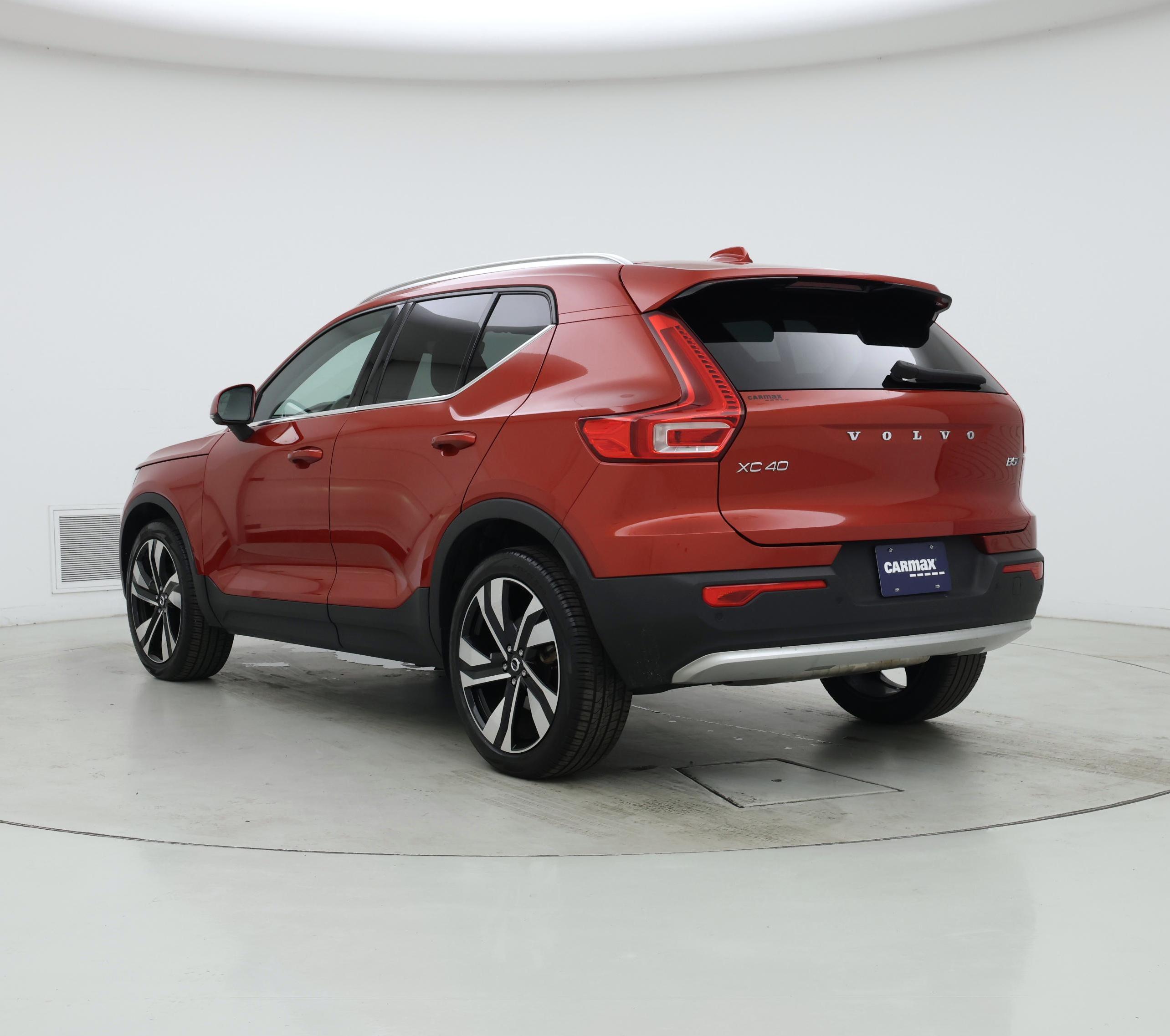 Thumbnail: 2023 Volvo XC40 - 2