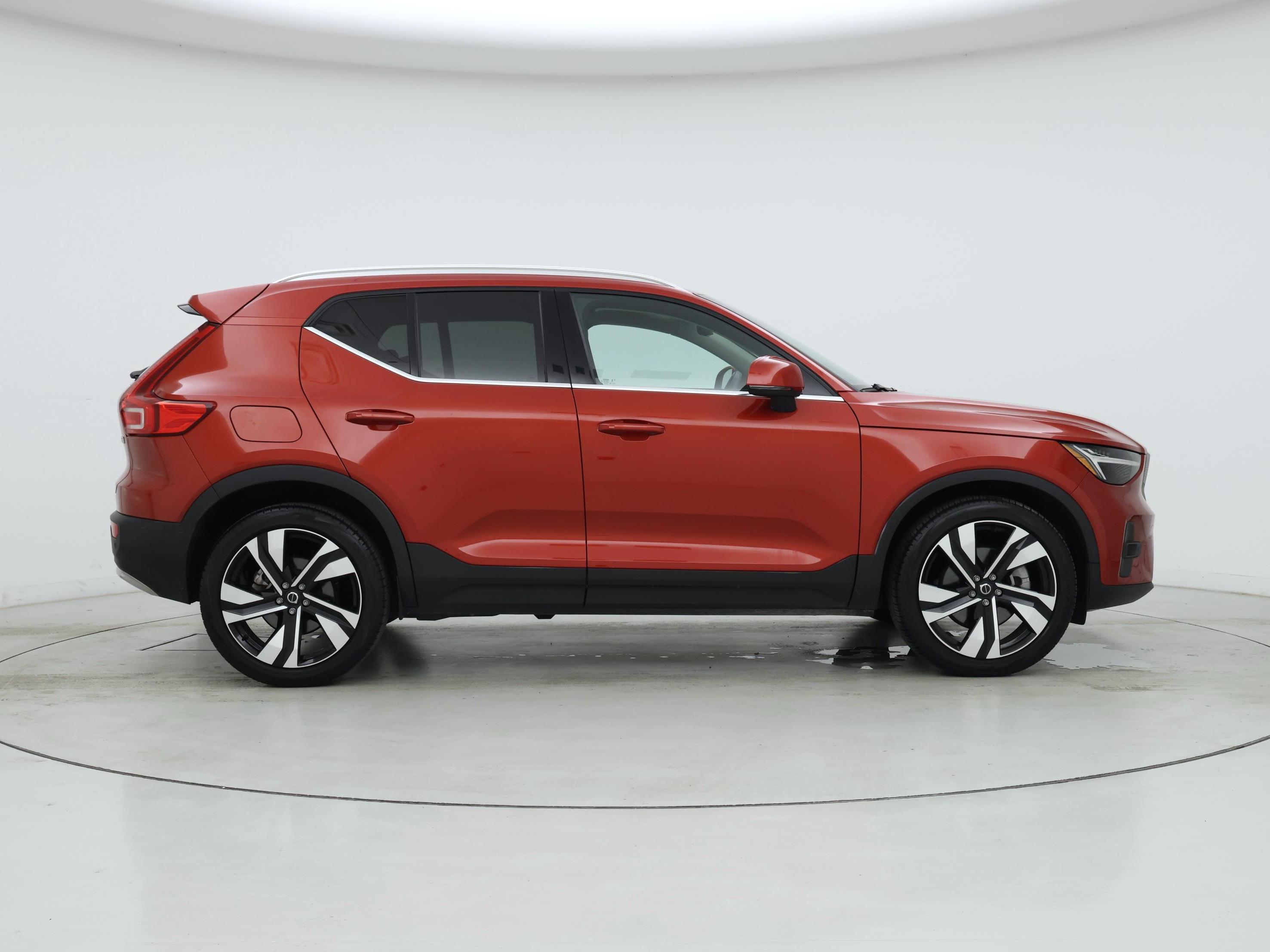 Thumbnail: 2023 Volvo XC40 - 7