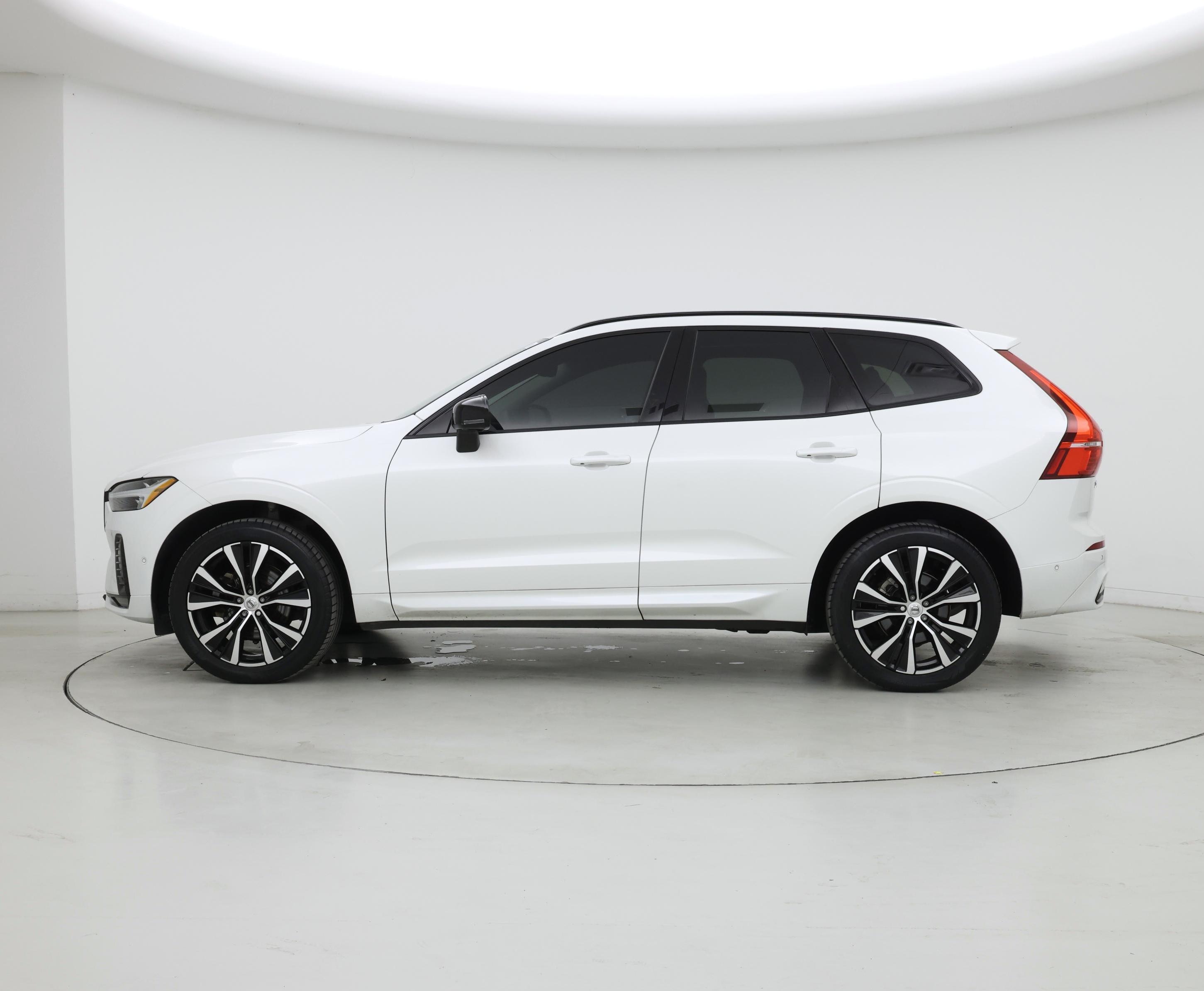Thumbnail: 2023 Volvo XC60 - 3