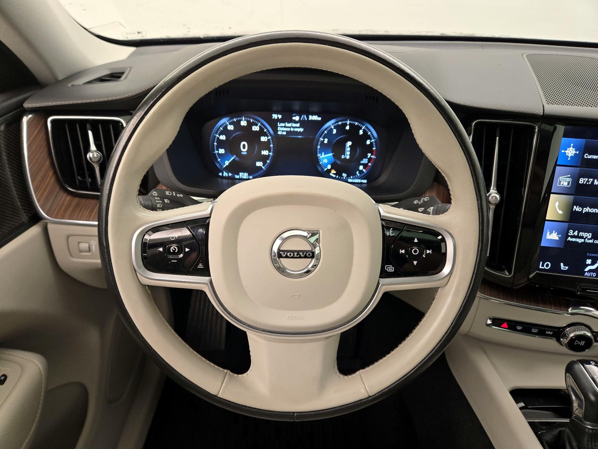 Thumbnail: 2020 Volvo XC60 - 10