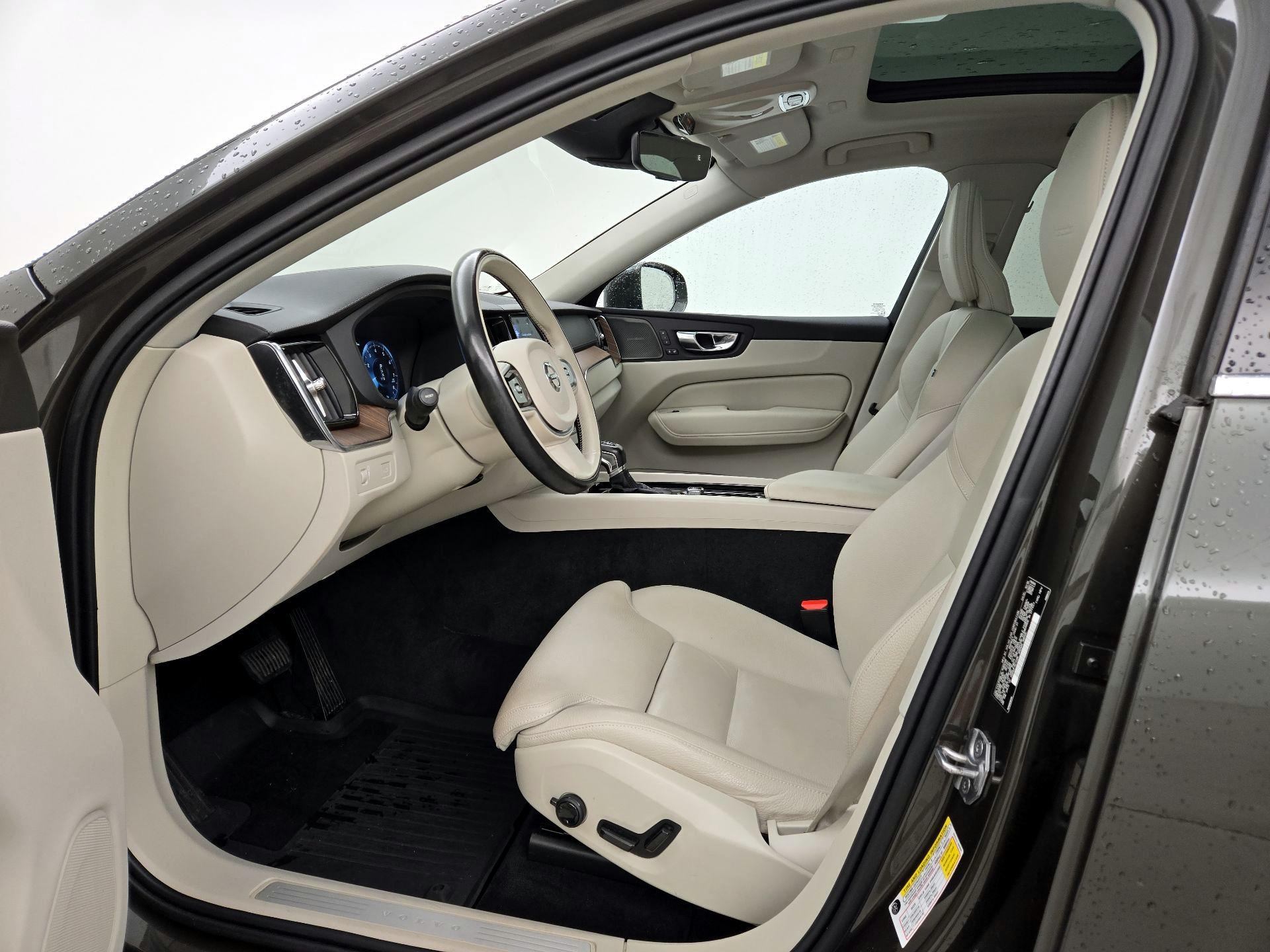 Thumbnail: 2020 Volvo XC60 - 11