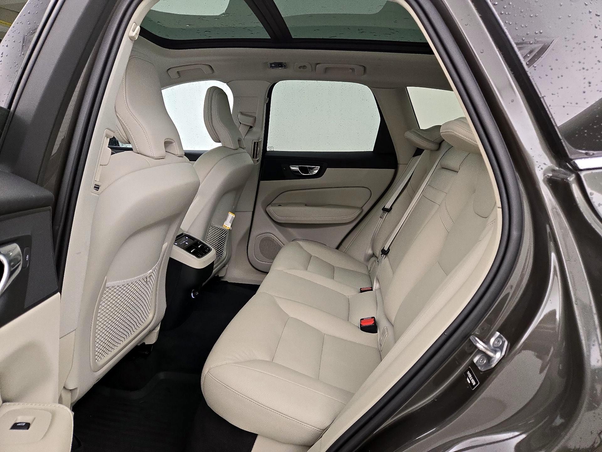 Thumbnail: 2020 Volvo XC60 - 20