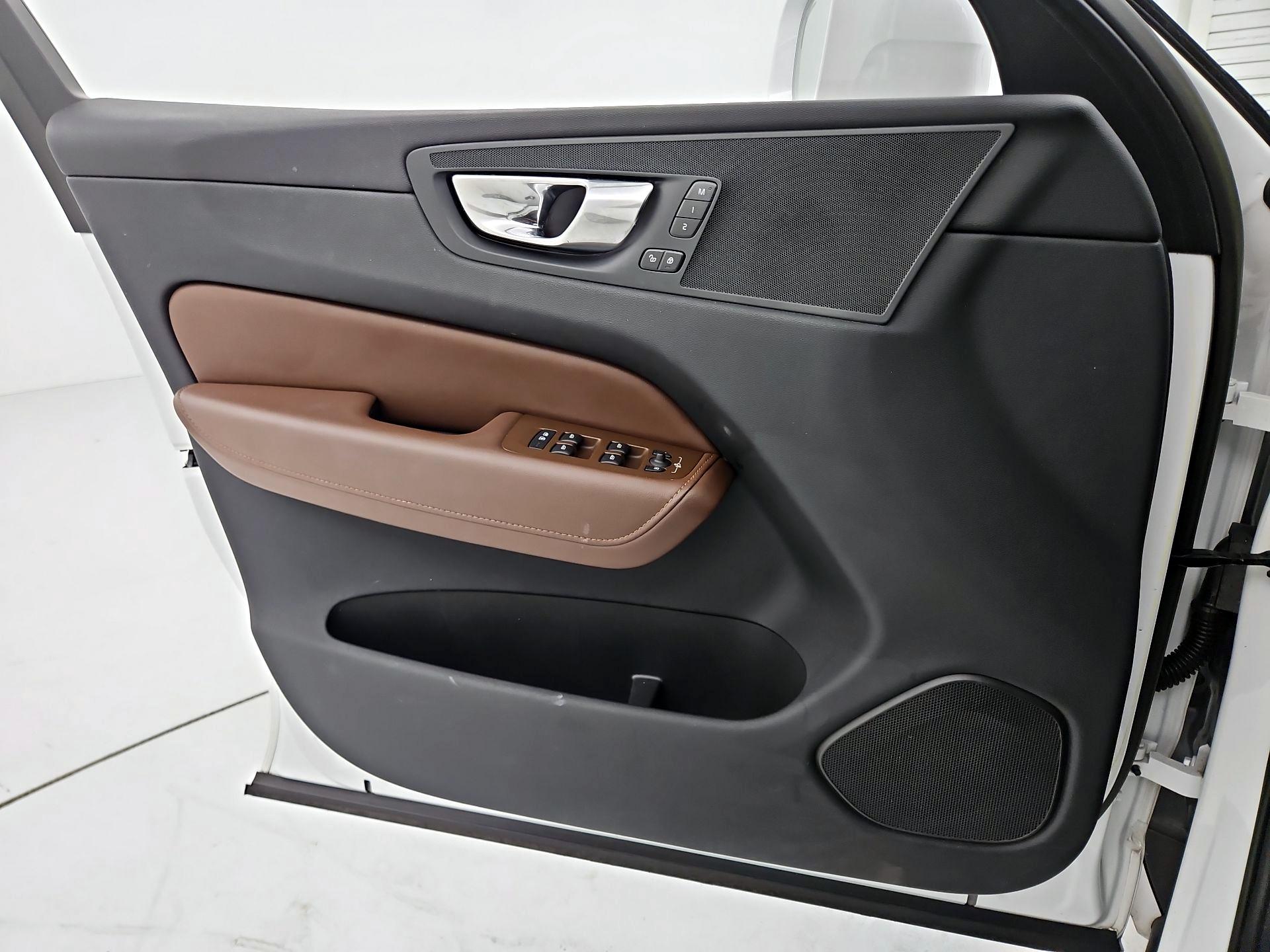 Thumbnail: 2023 Volvo XC60 - 12