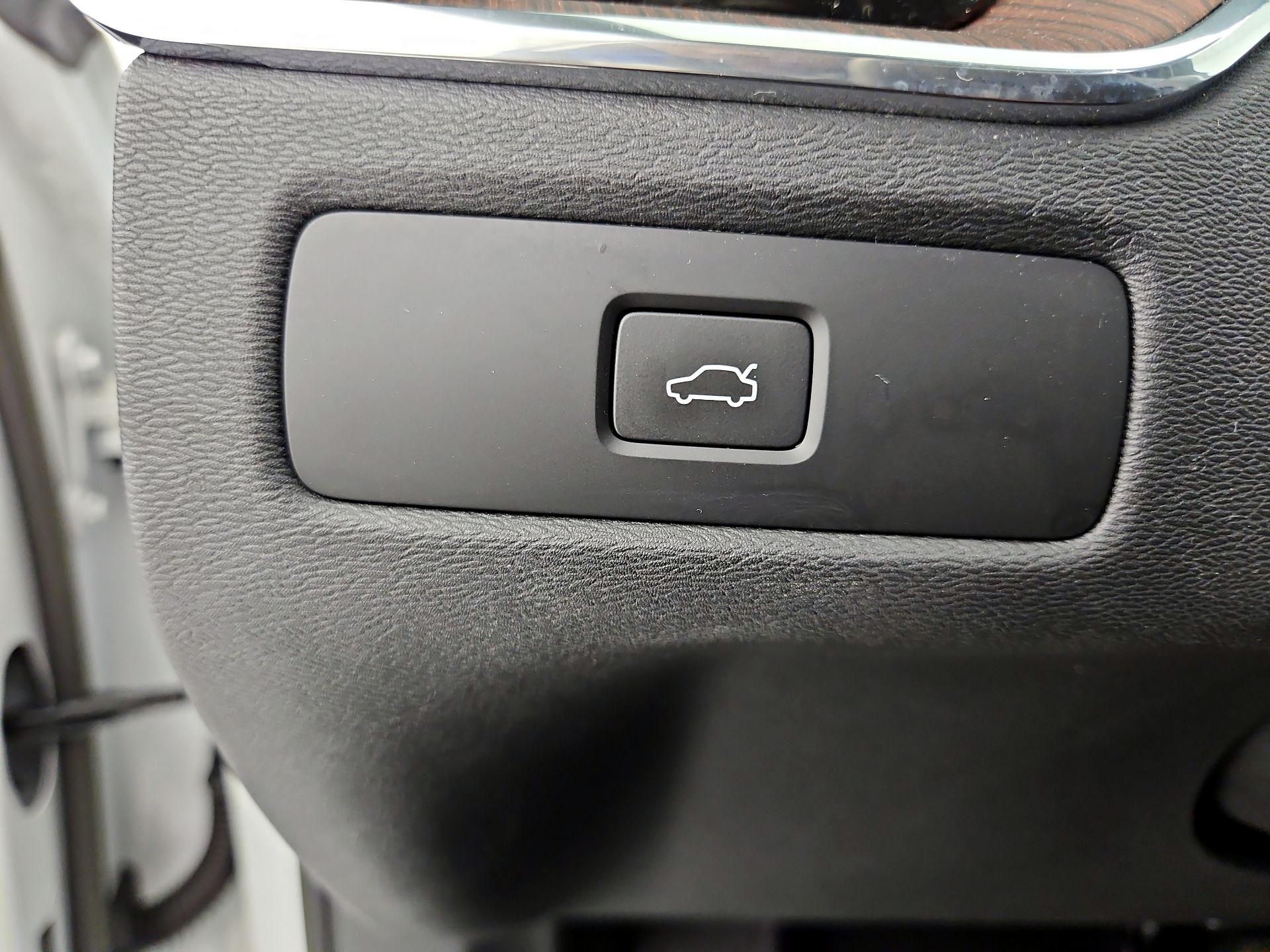 Thumbnail: 2023 Volvo XC60 - 13