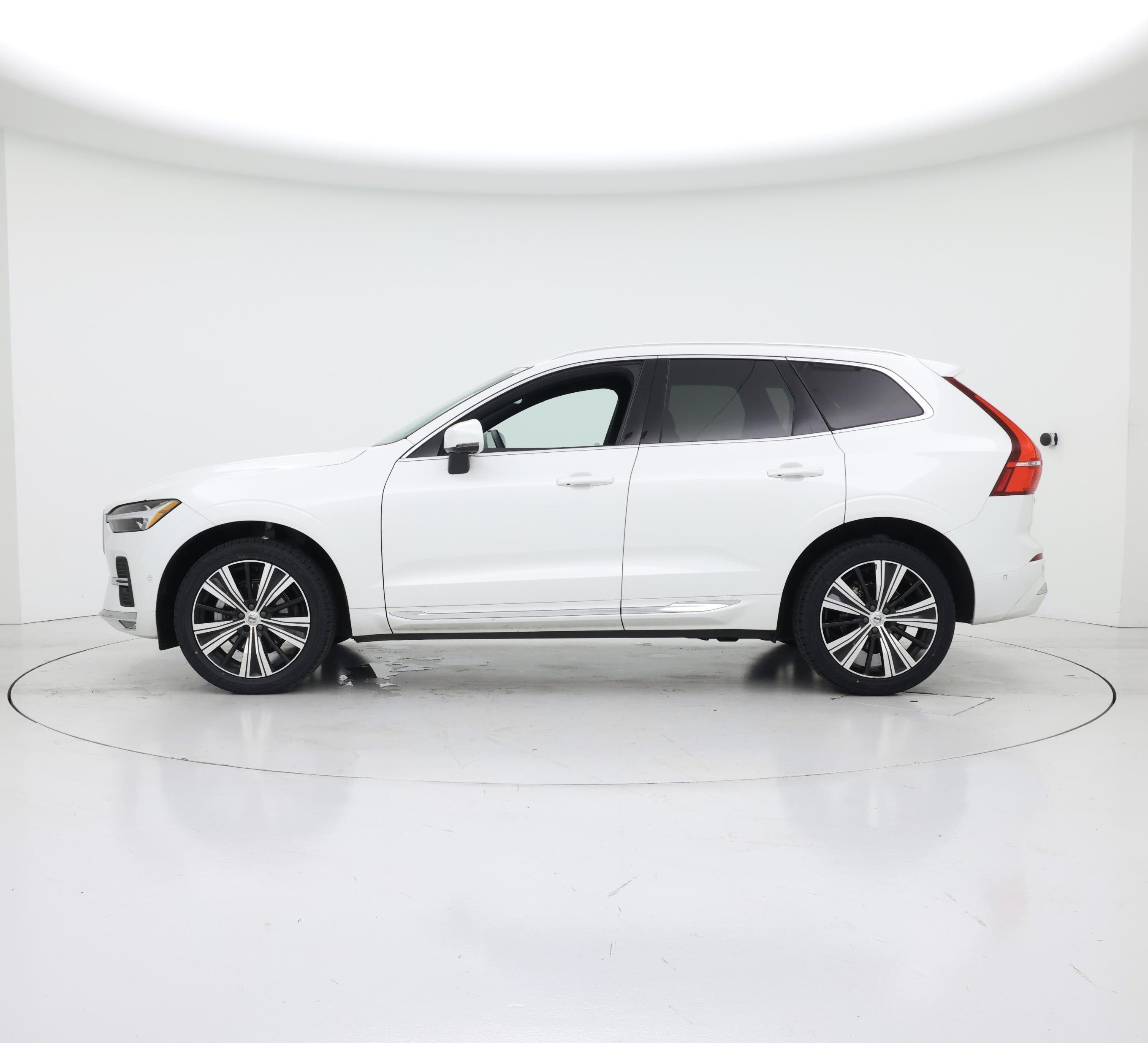 Thumbnail: 2023 Volvo XC60 - 3