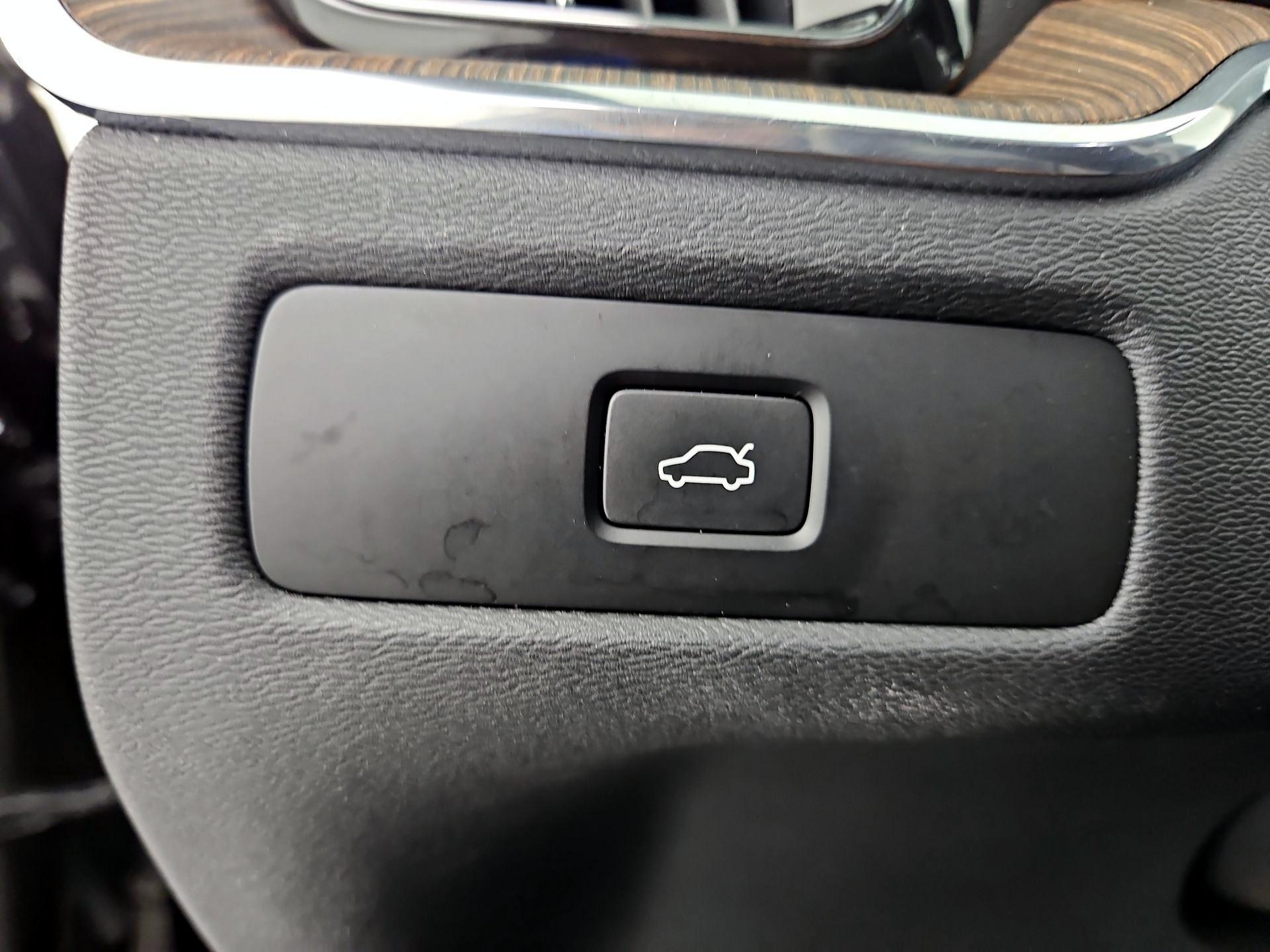 Thumbnail: 2023 Volvo XC60 - 13