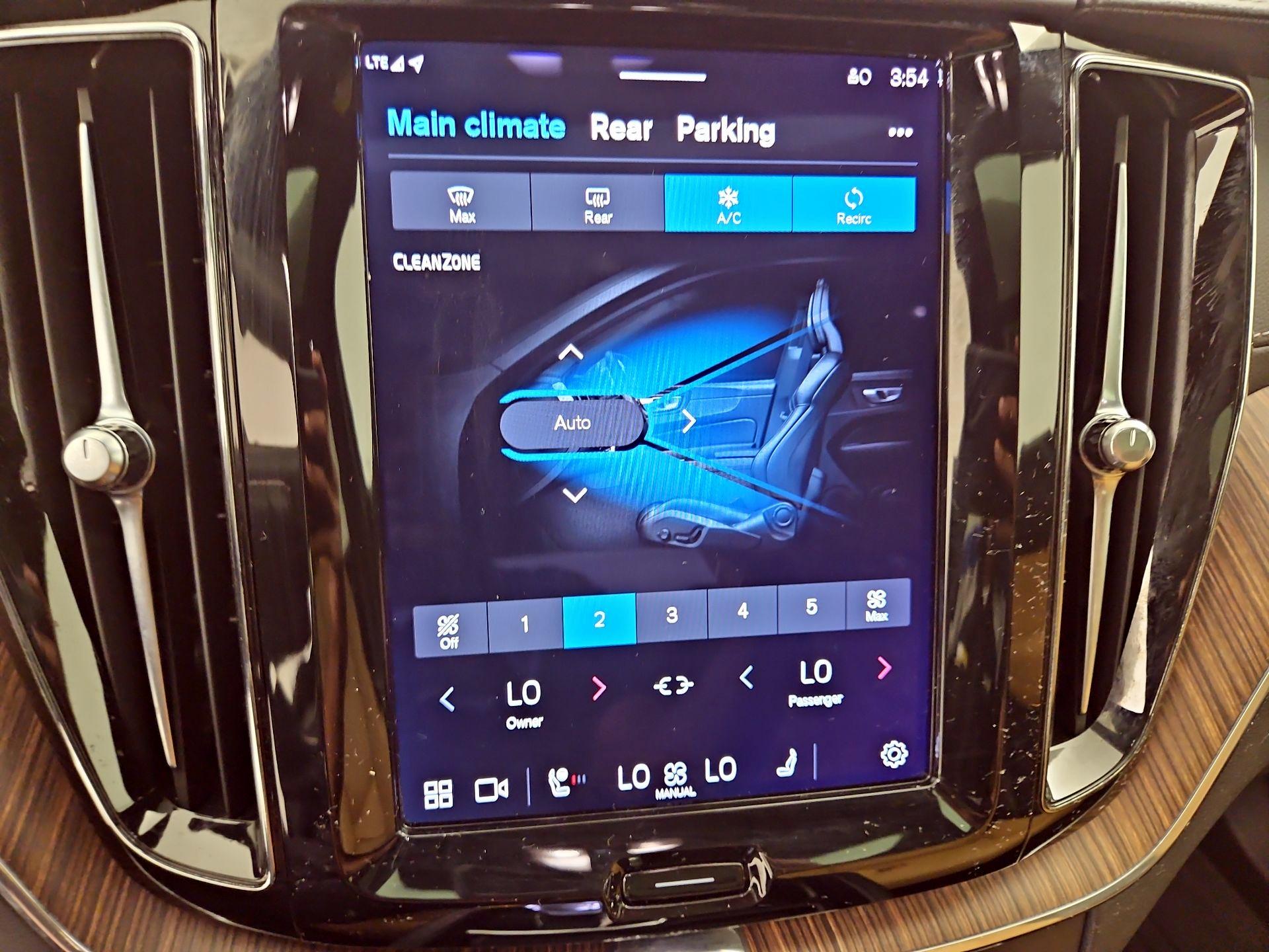 Thumbnail: 2023 Volvo XC60 - 17