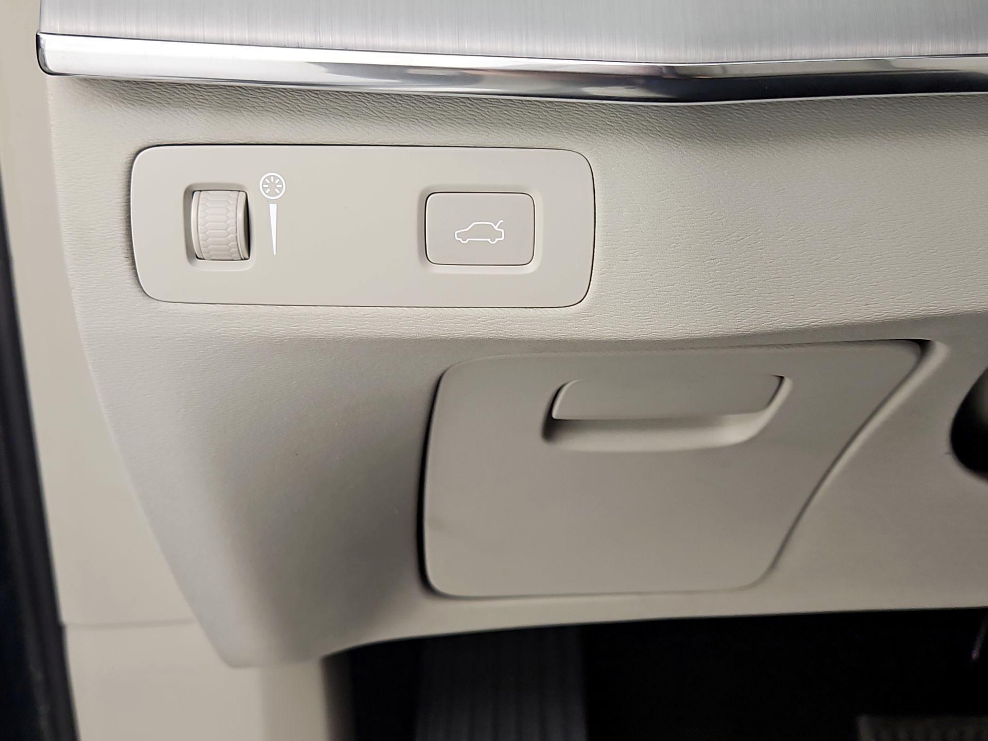 Thumbnail: 2022 Volvo XC90 - 13