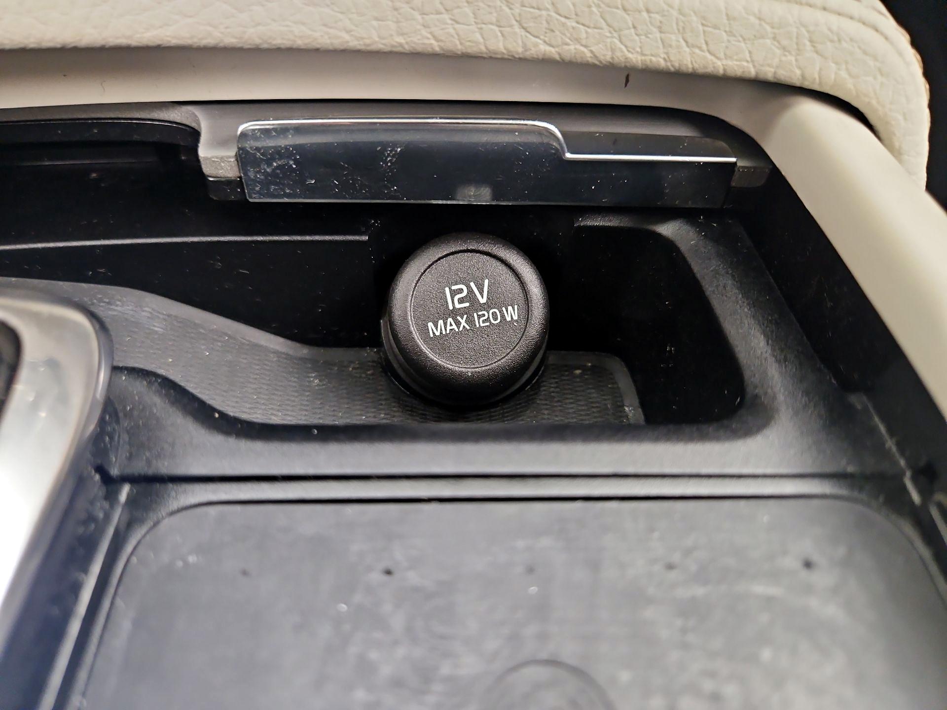 Thumbnail: 2022 Volvo XC90 - 18