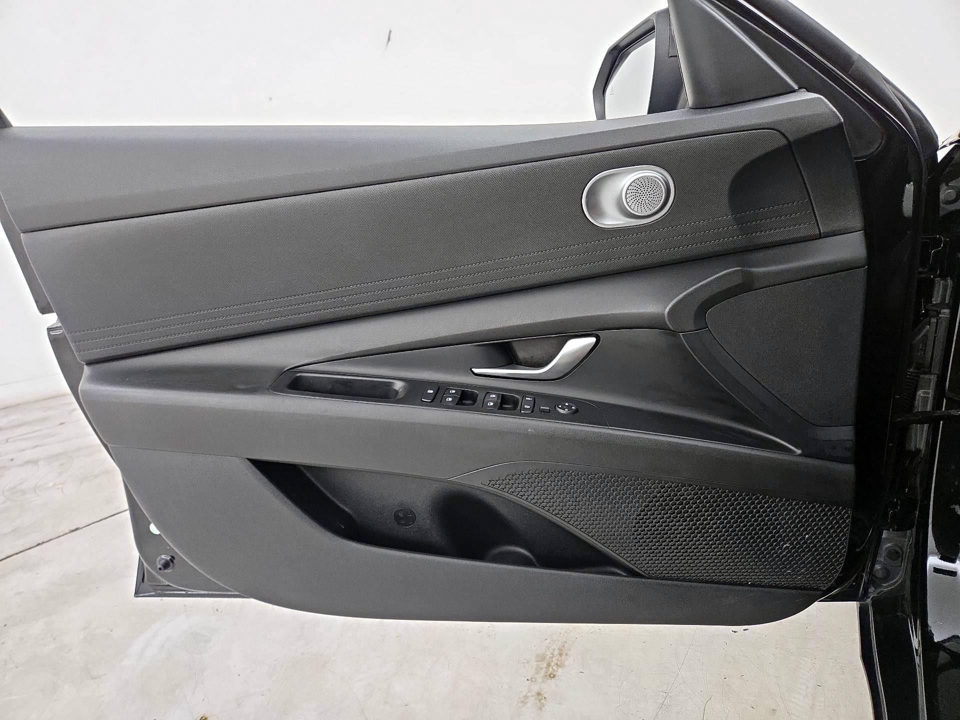 Thumbnail: 2022 Hyundai Elantra - 12