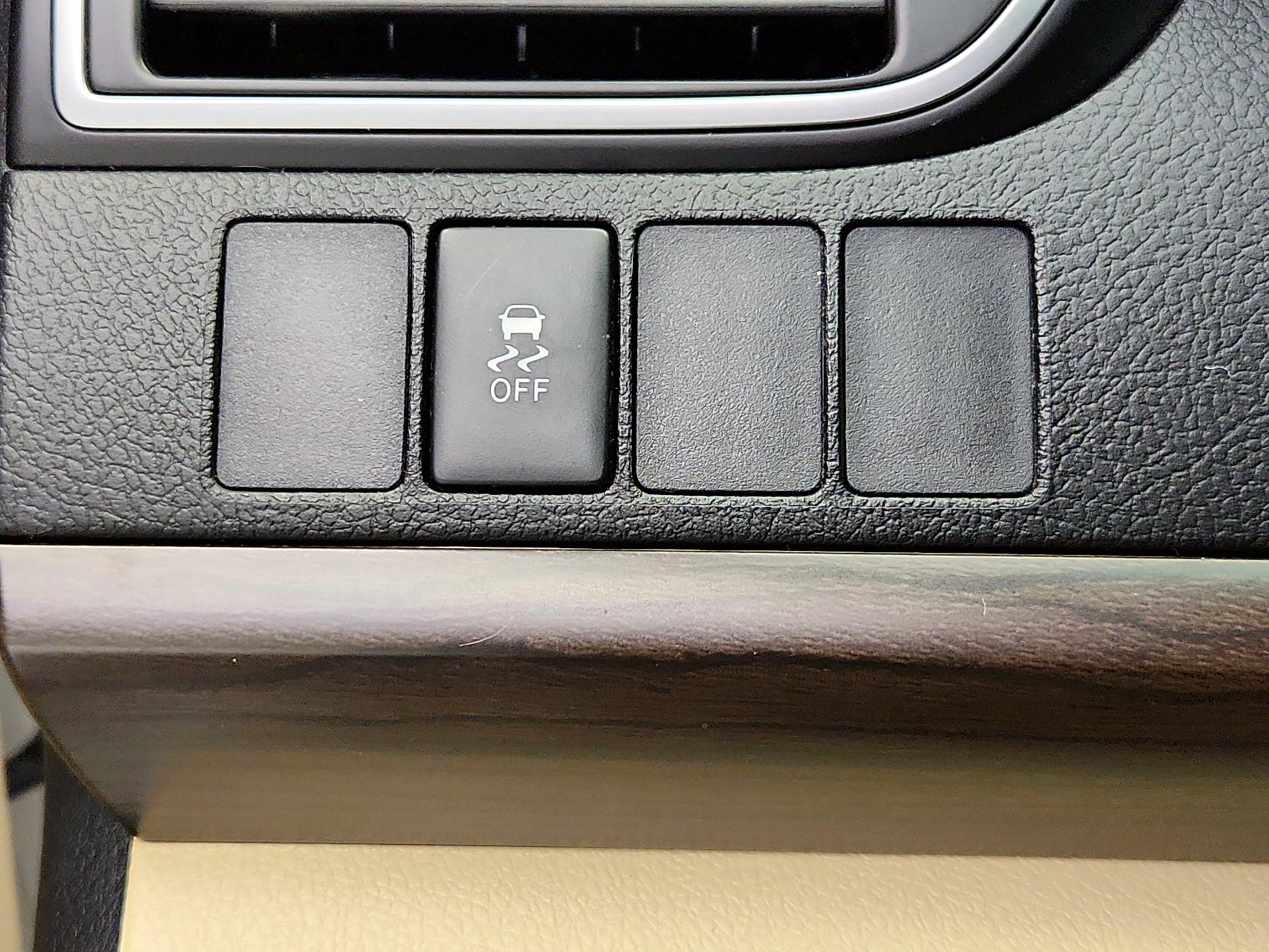 Thumbnail: 2015 Toyota Camry - 13
