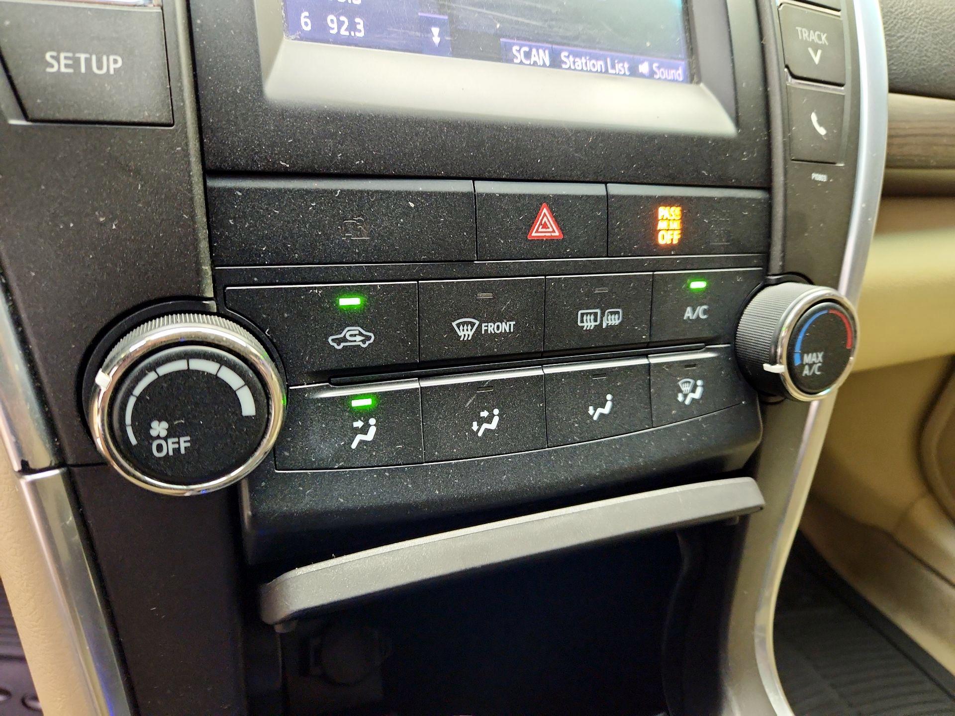 Thumbnail: 2015 Toyota Camry - 16